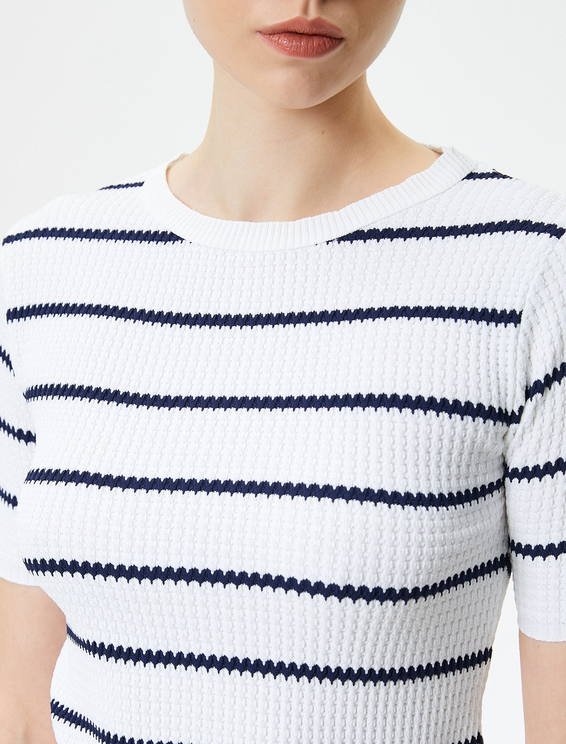   Kısa Kollu Kazak Triko Bisiklet Yaka Jakarlı Dokulu