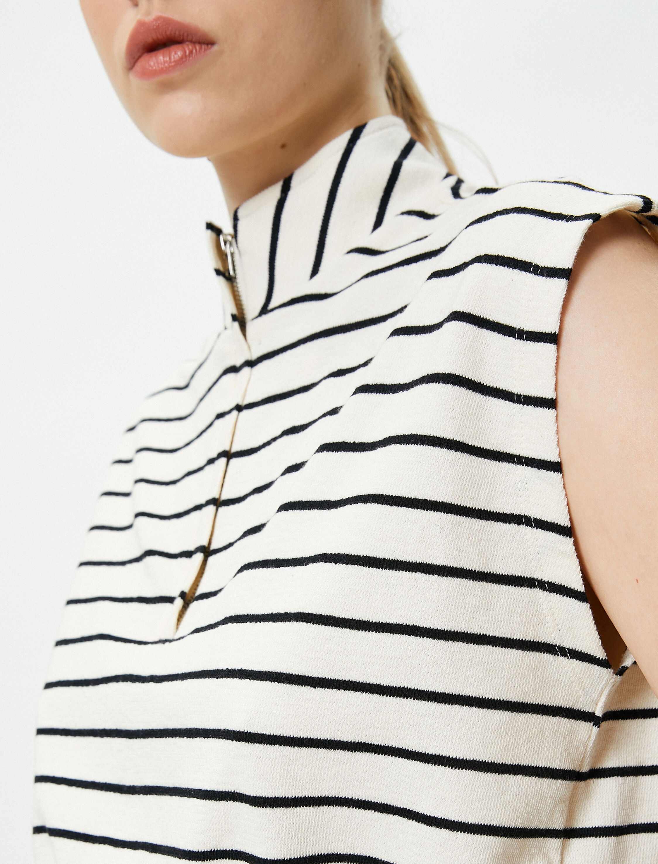   Kolsuz Sweatshirt Yarım Fermuarlı Dik Yaka