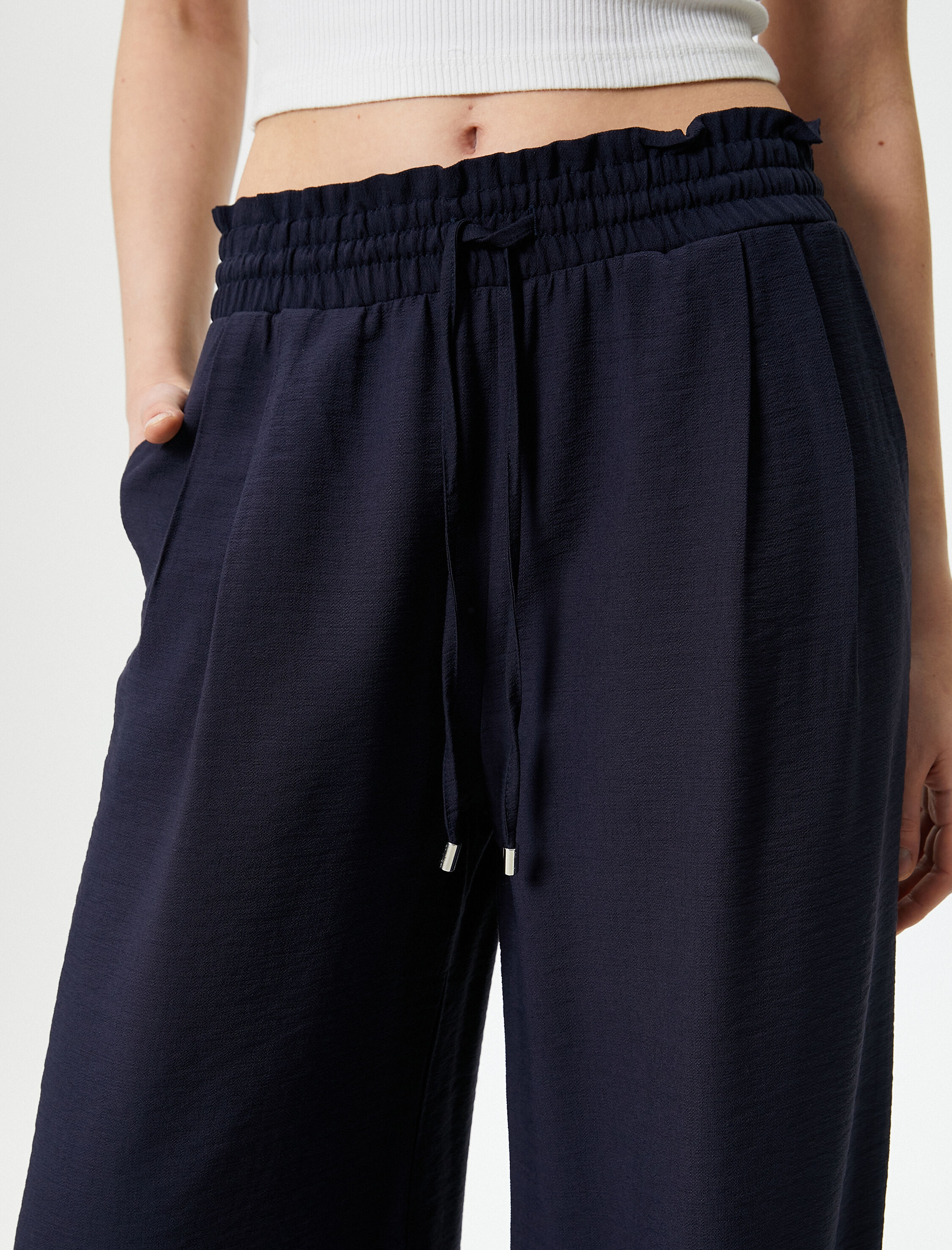   Bol Paça Pantolon Beli Bağcıklı Viskon Cepli Astarsız Yarı Transparan