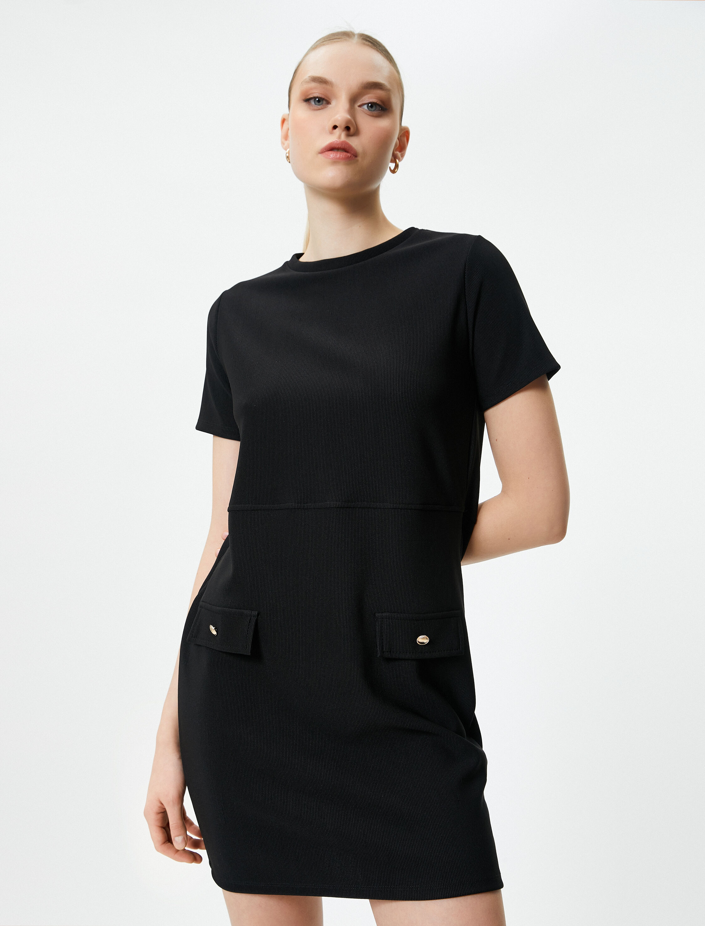 Kısa Kollu Mini Elbise Bisiklet Yaka Kapaklı Süs Cep Detaylı