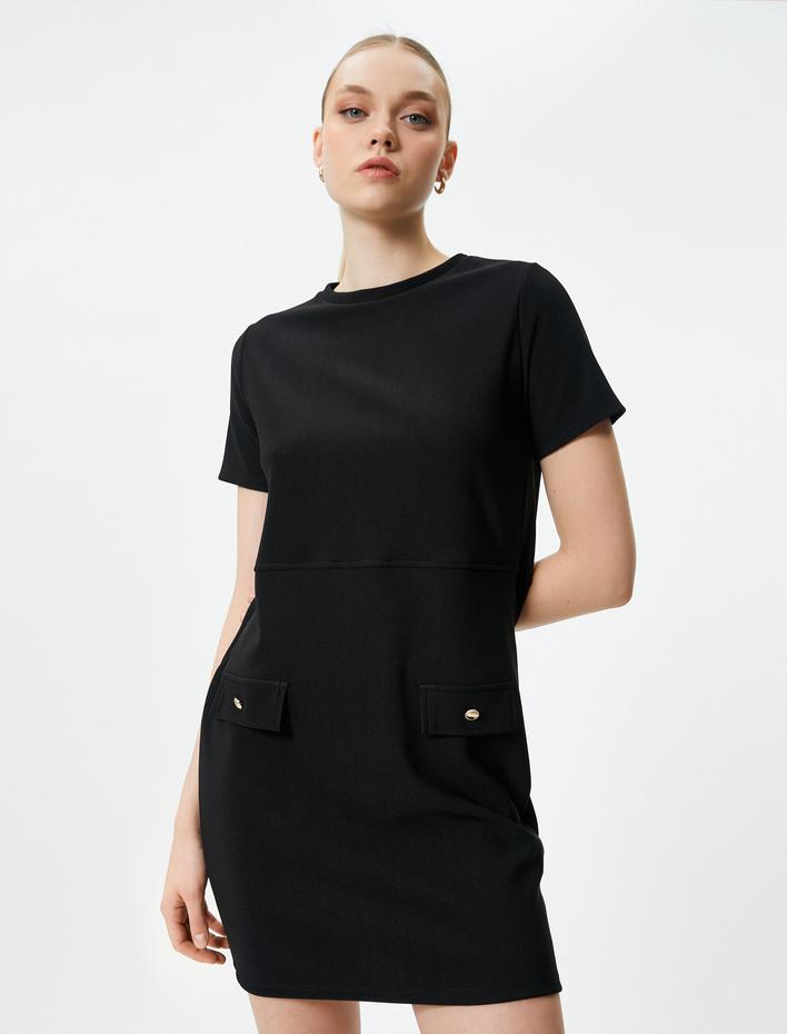  Kısa Kollu Mini Elbise Bisiklet Yaka Kapaklı Süs Cep Detaylı