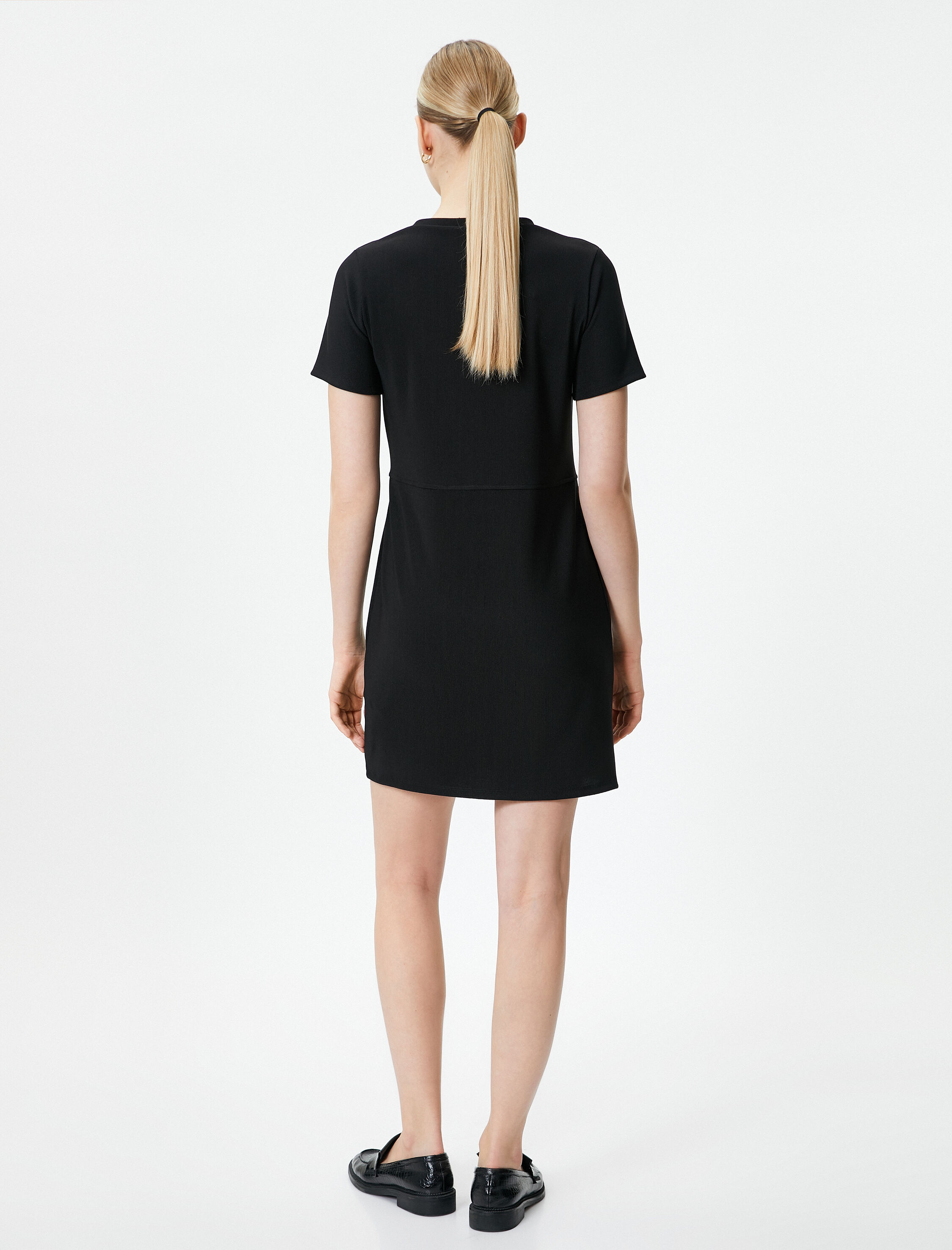 Kısa Kollu Mini Elbise Bisiklet Yaka Kapaklı Süs Cep Detaylı