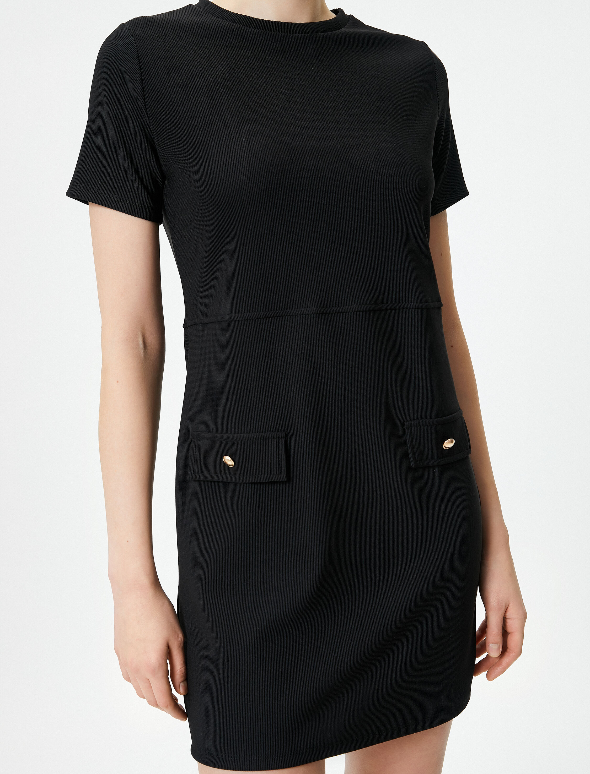 Kısa Kollu Mini Elbise Bisiklet Yaka Kapaklı Süs Cep Detaylı