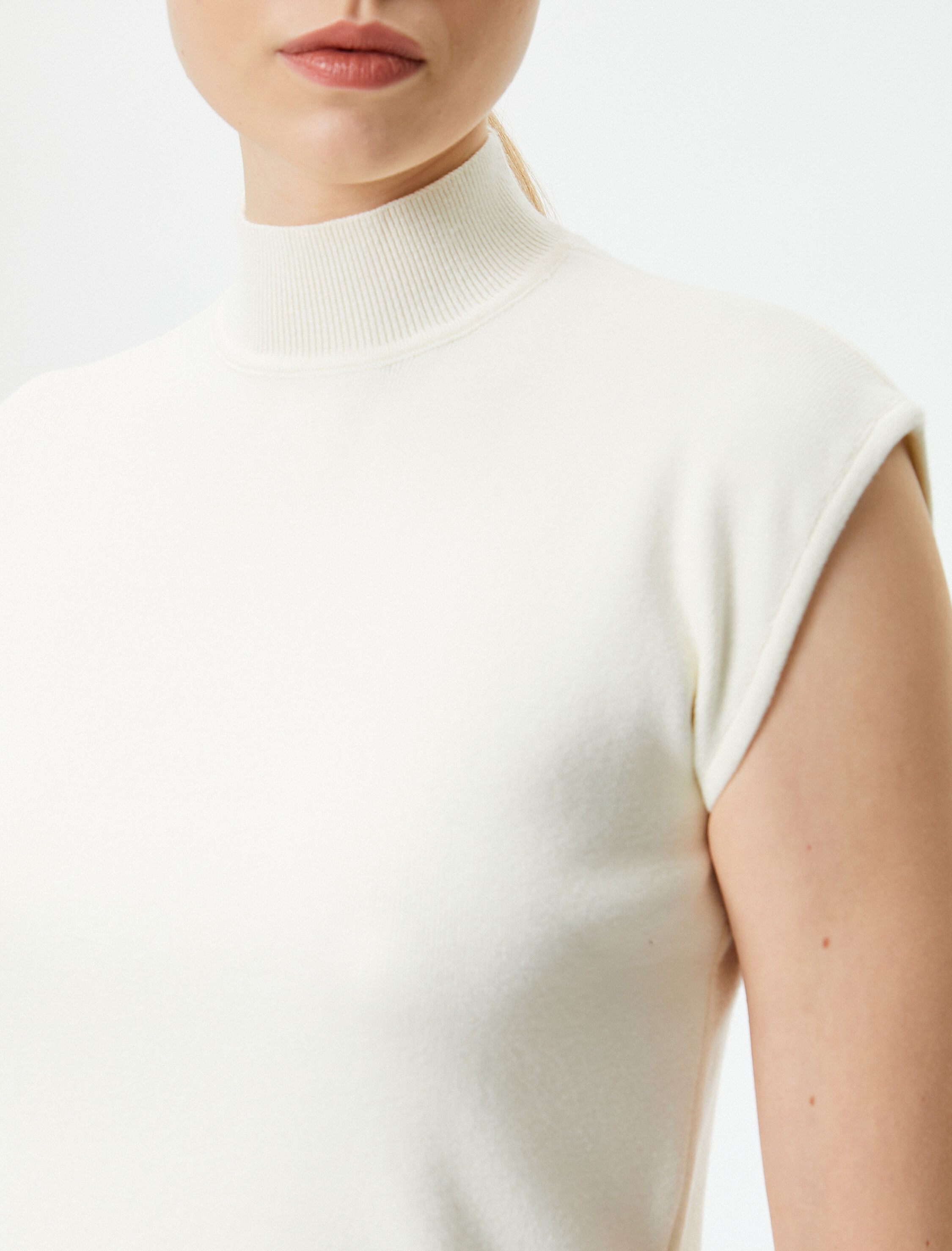   Balıkçı Yaka Triko Üst Kolsuz