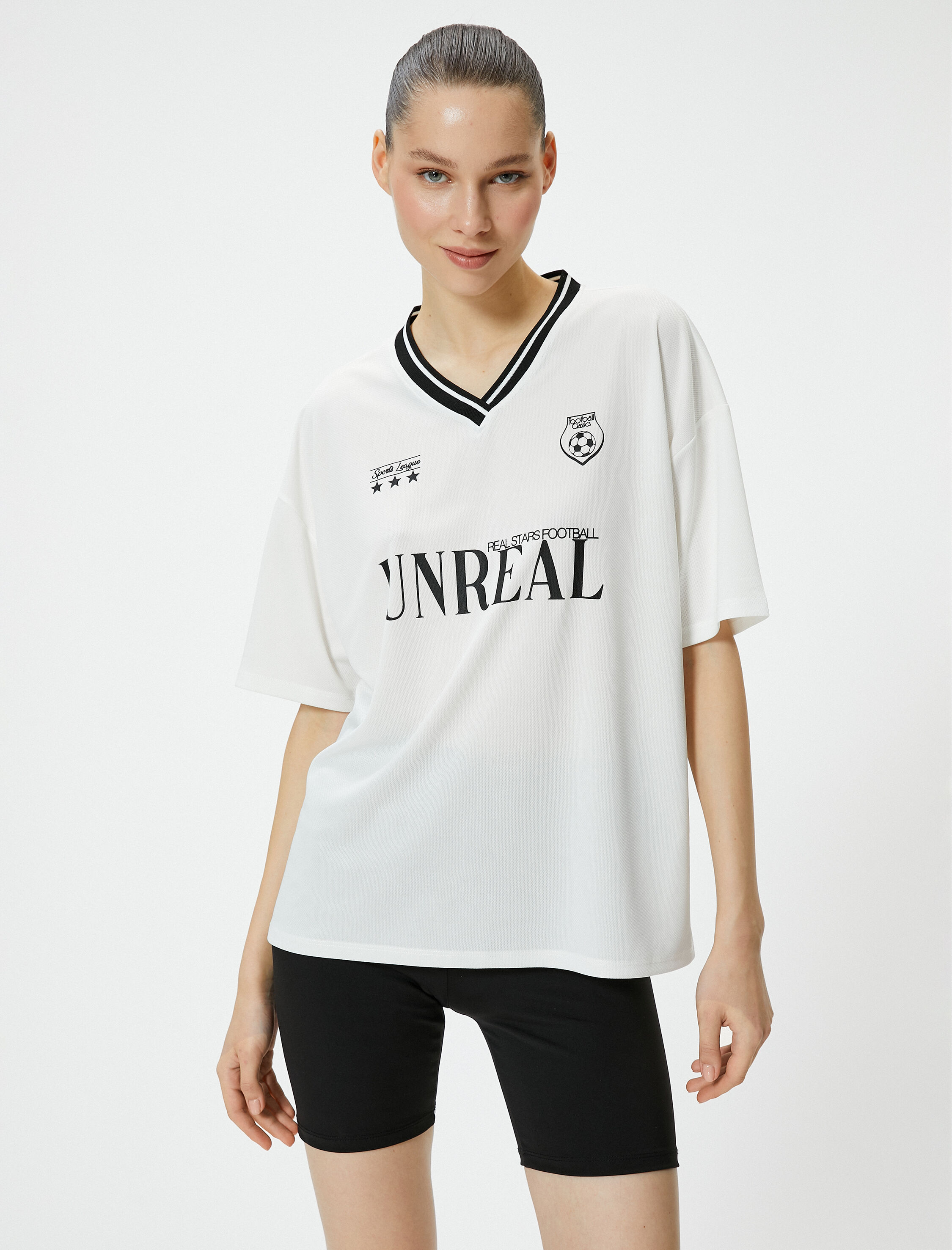   V Yaka Tişört Baskılı Uzun Rahat Kesim Kısa Kollu