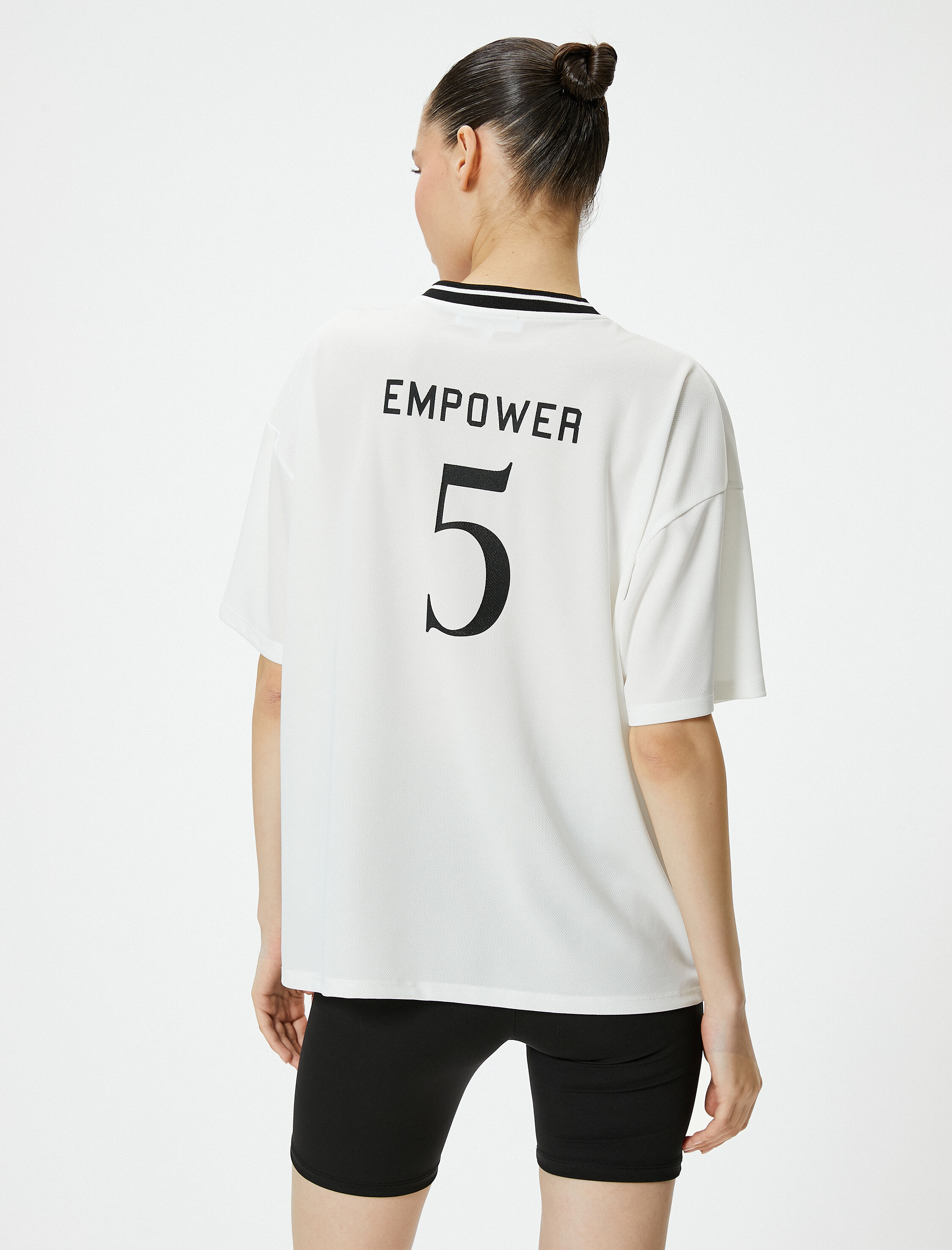   V Yaka Tişört Baskılı Uzun Rahat Kesim Kısa Kollu