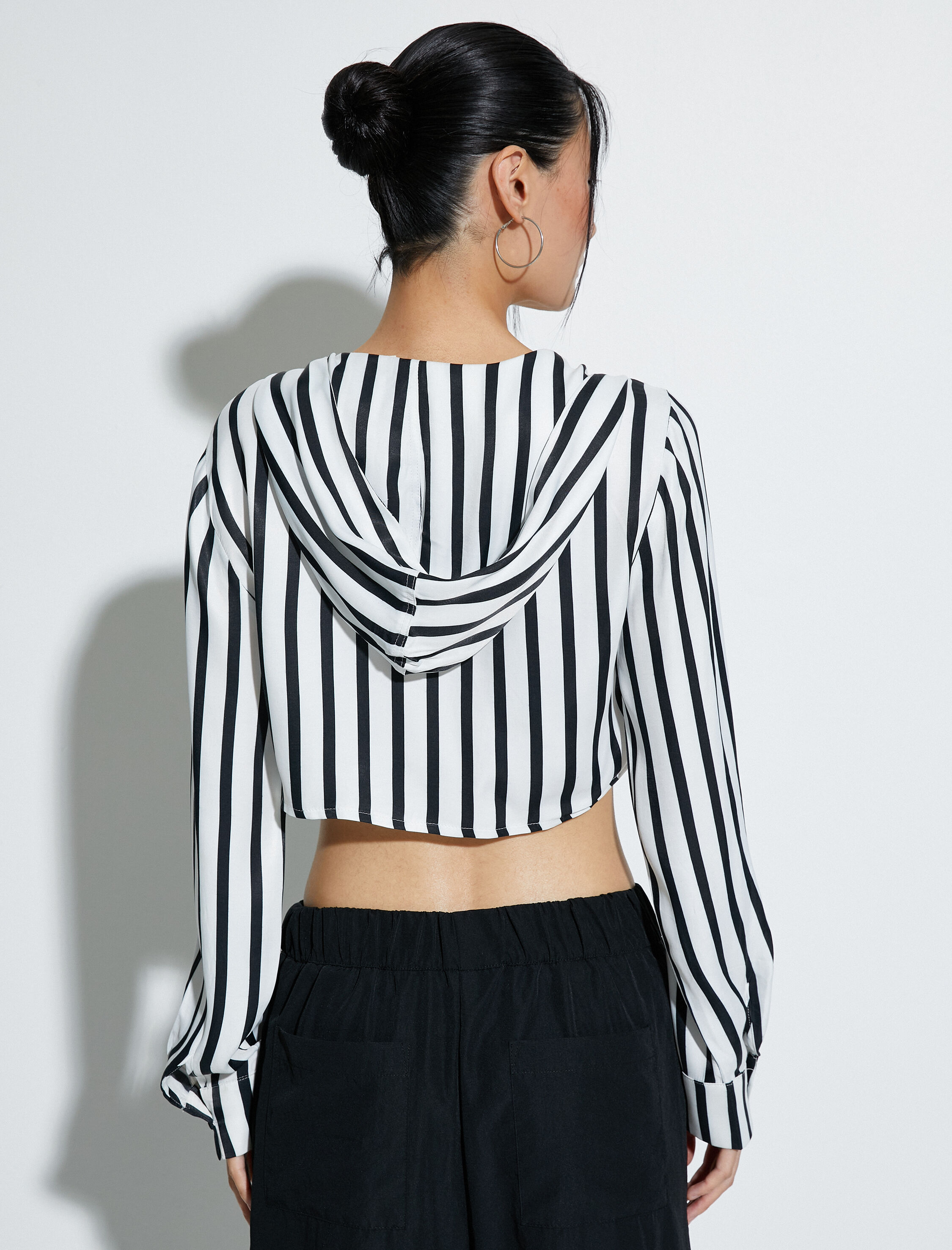   Kapşonlu Crop Bluz V Yaka