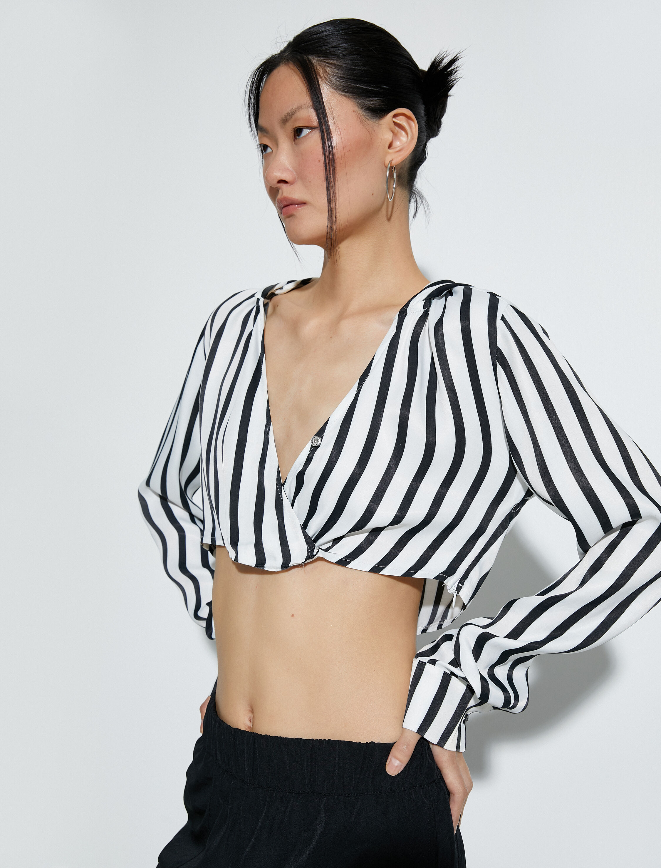   Kapşonlu Crop Bluz V Yaka