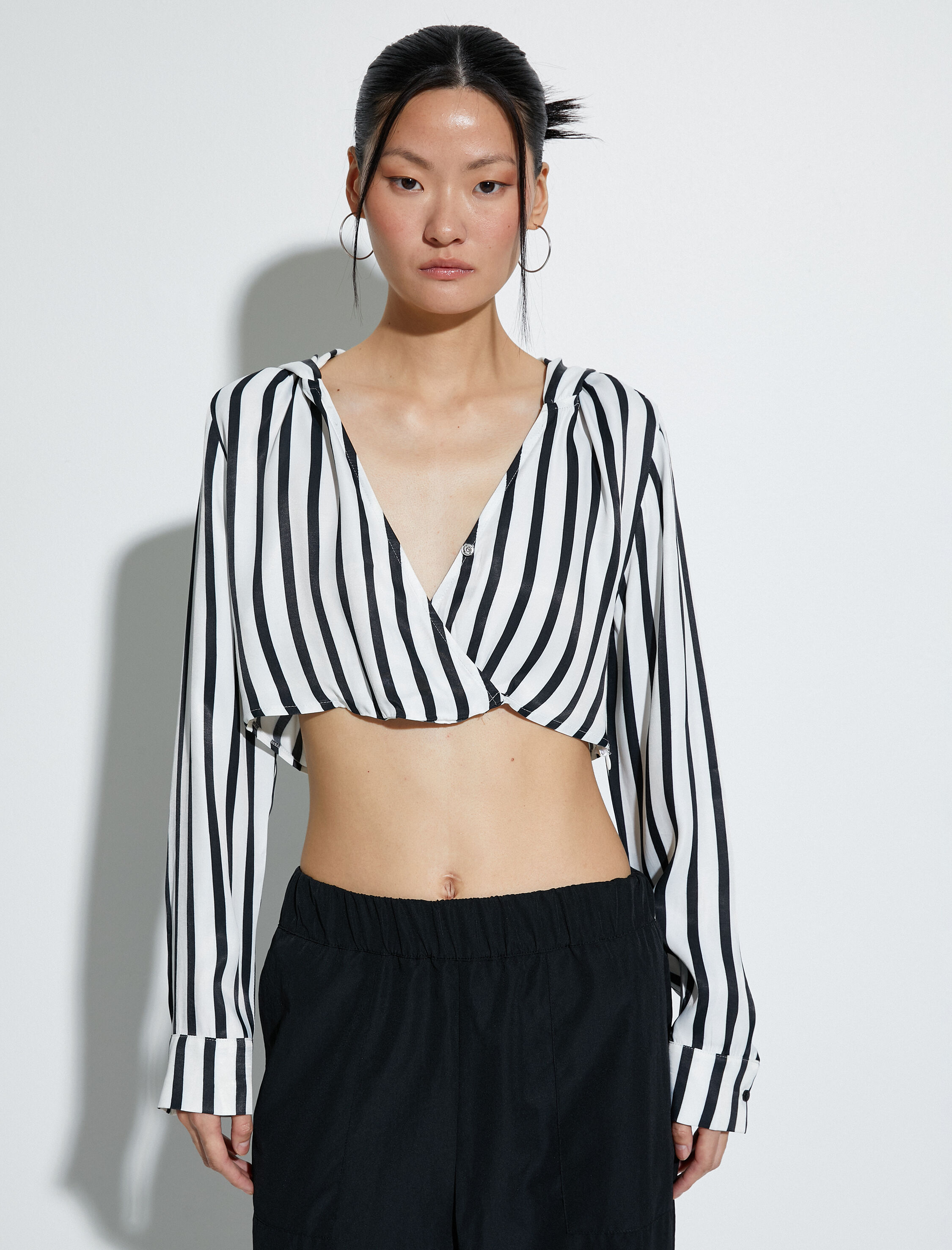   Kapşonlu Crop Bluz V Yaka