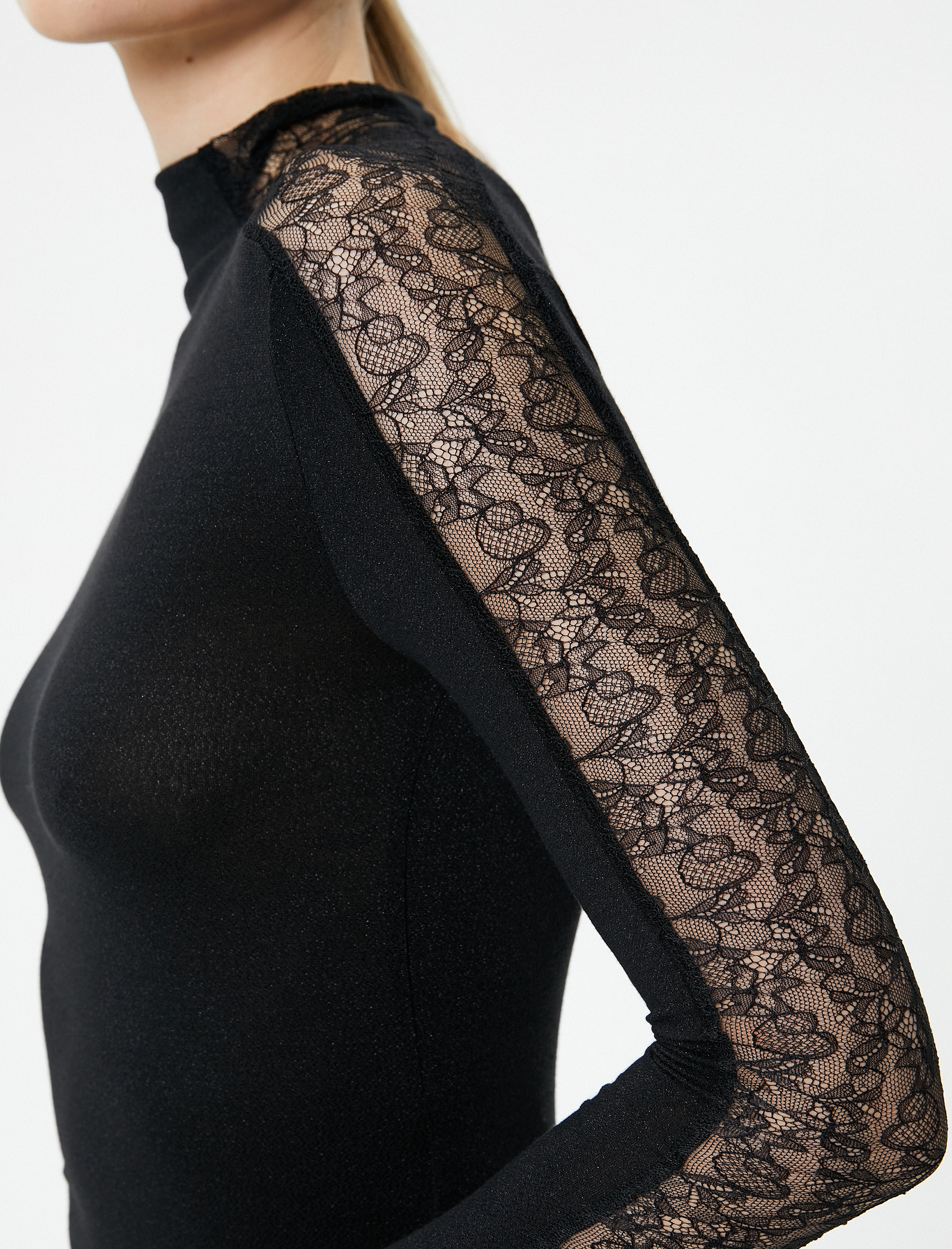   Melis Ağazat X Koton - Balıkçı Yaka Dantelli Bluz