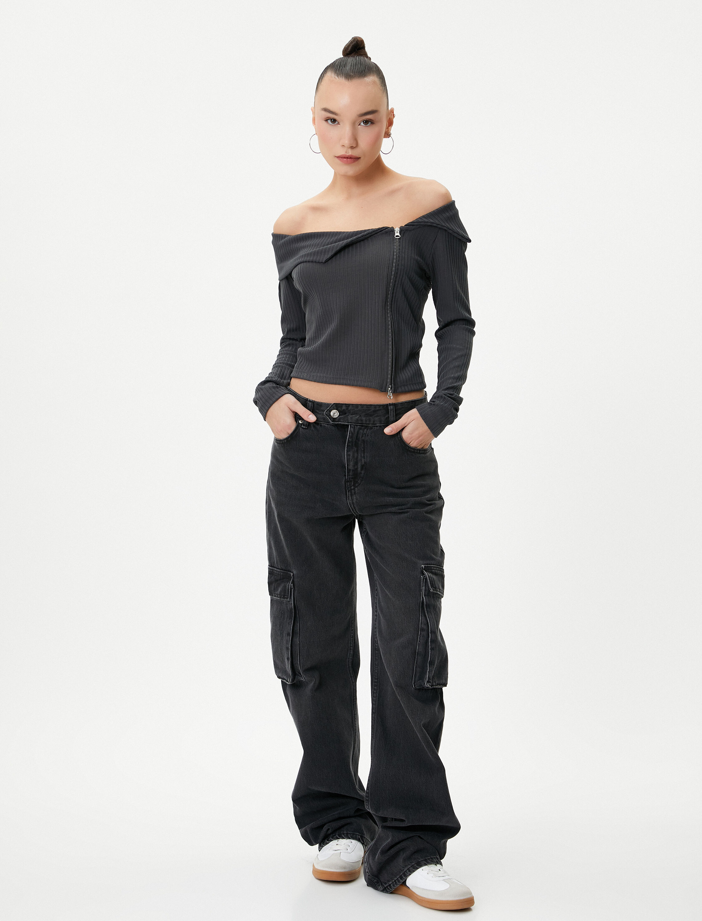   Madonna Yaka Omzu Açık Tişört Fermuarlı Uzun Kollu