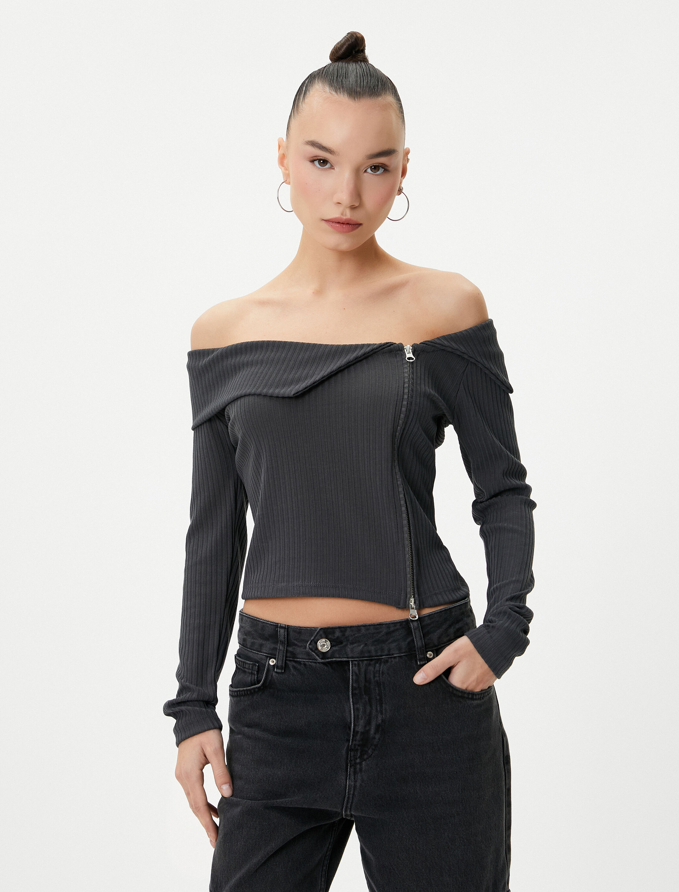   Madonna Yaka Omzu Açık Tişört Fermuarlı Uzun Kollu