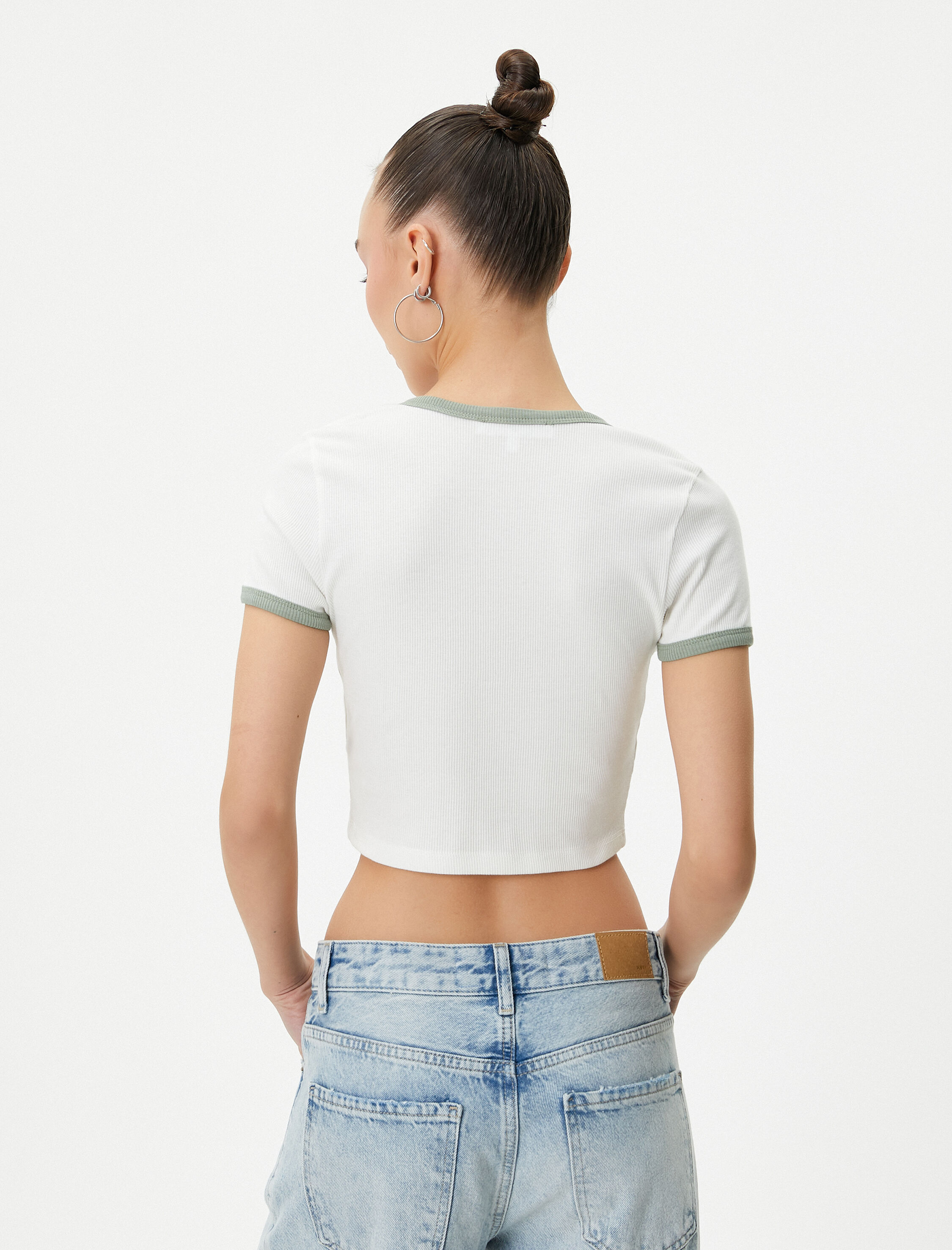   Kelebekli Crop Tişört Slim Fit Biyeli Kısa Kollu Bisiklet Yaka Pamuklu