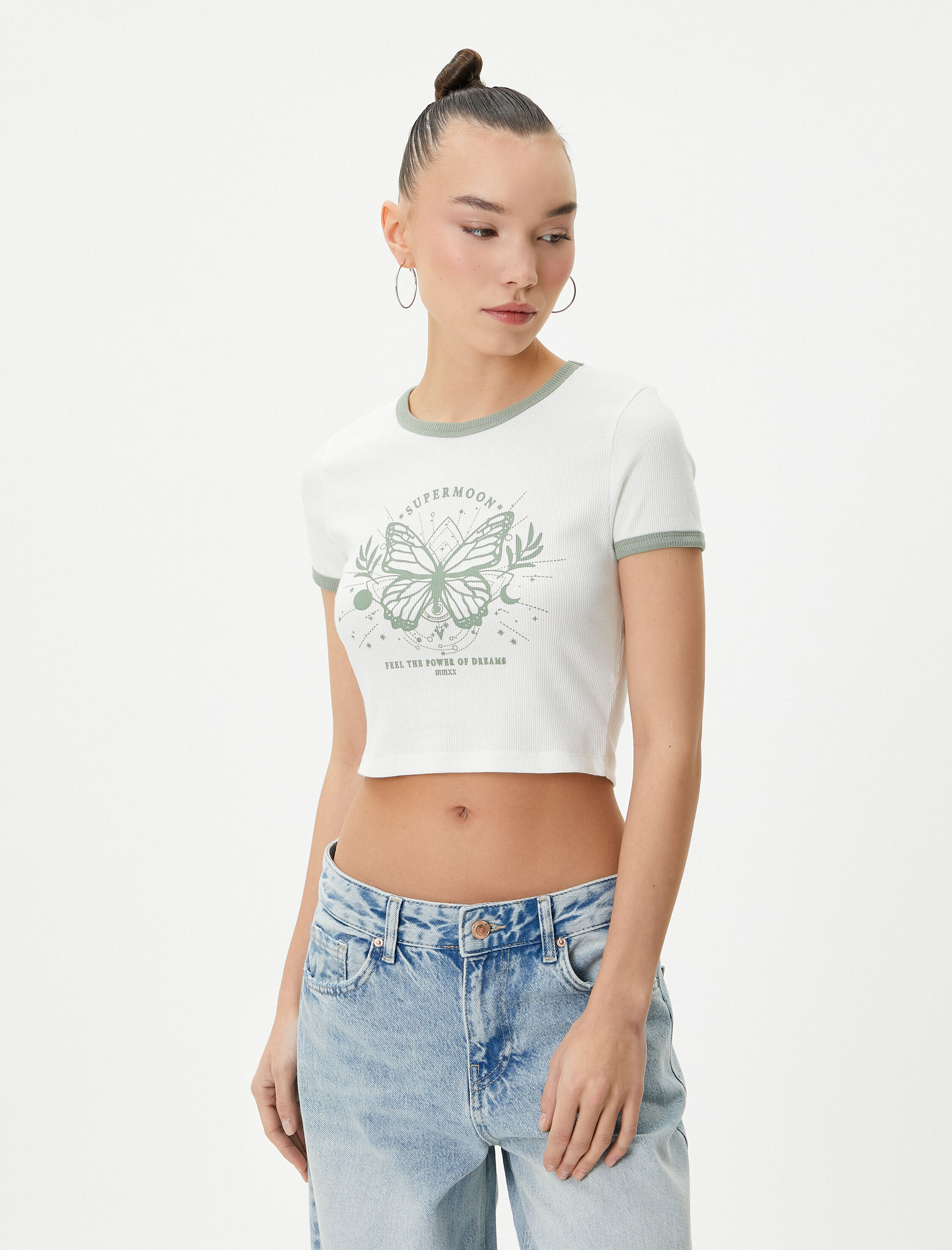   Kelebekli Crop Tişört Slim Fit Biyeli Kısa Kollu Bisiklet Yaka Pamuklu