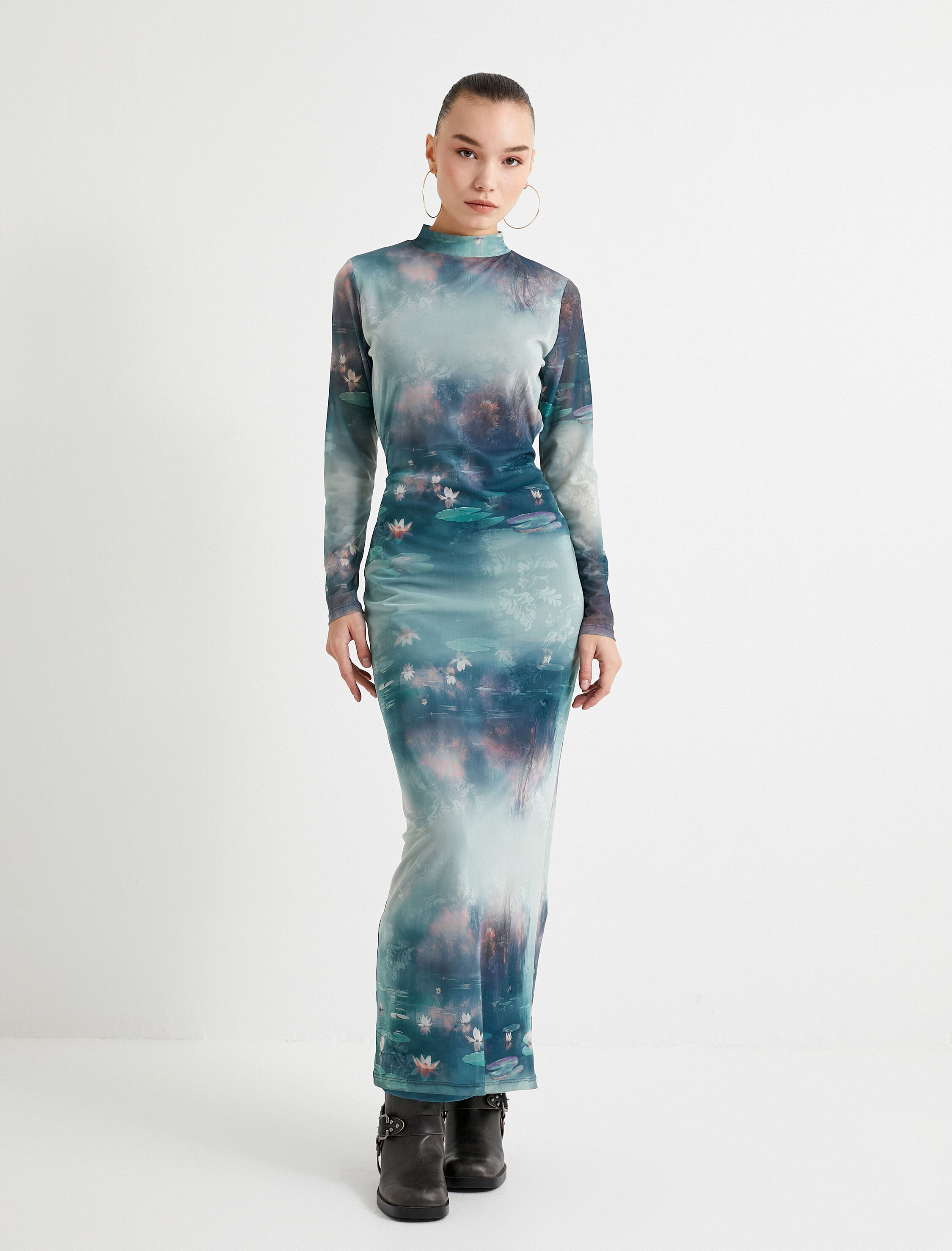   Arkası Pencere Detaylı Maksi Kalem Elbise Çiçekli Uzun Kollu Dik Yaka