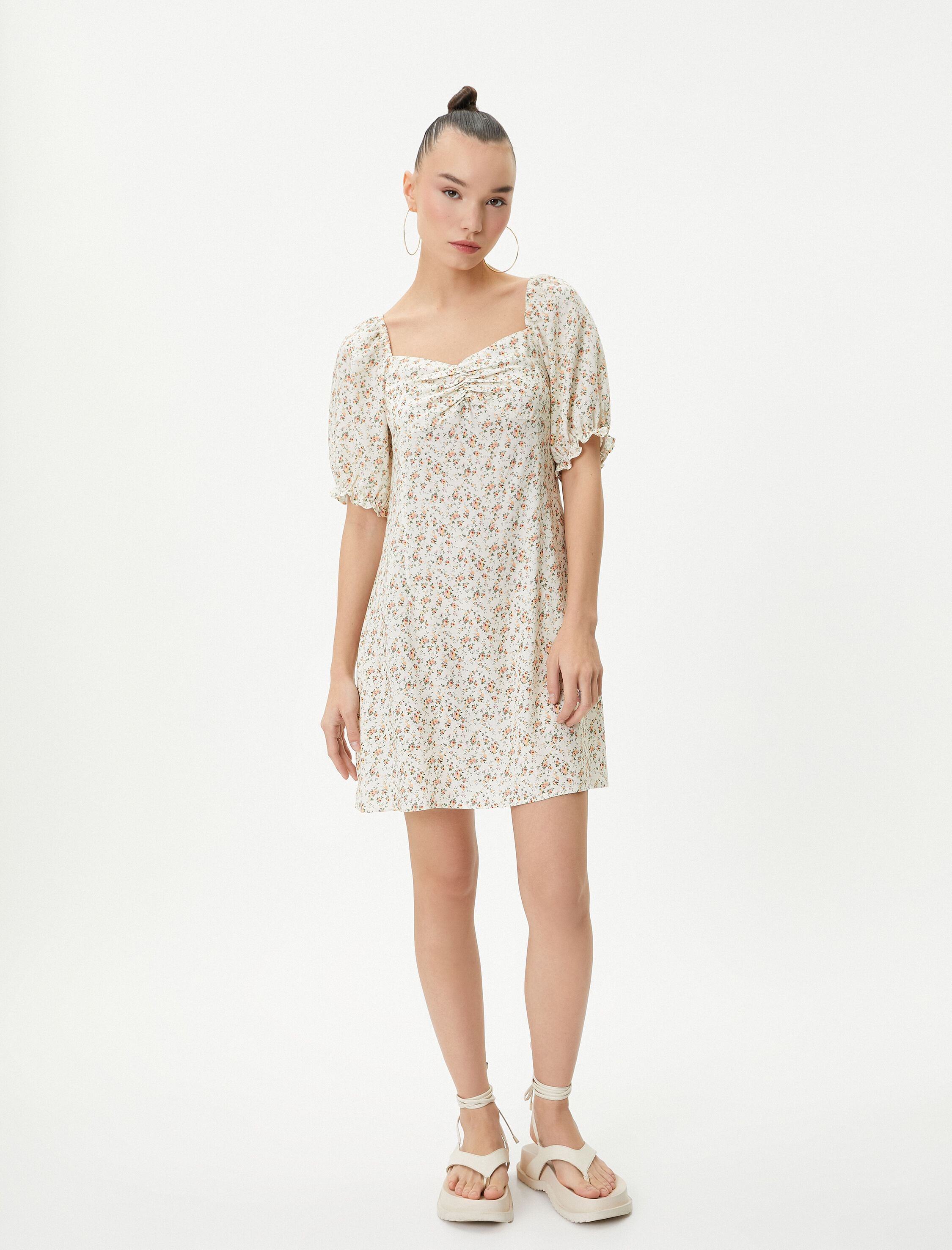   Mini Çiçekli Elbise Kısa Balon Kol Viskoz Kumaş