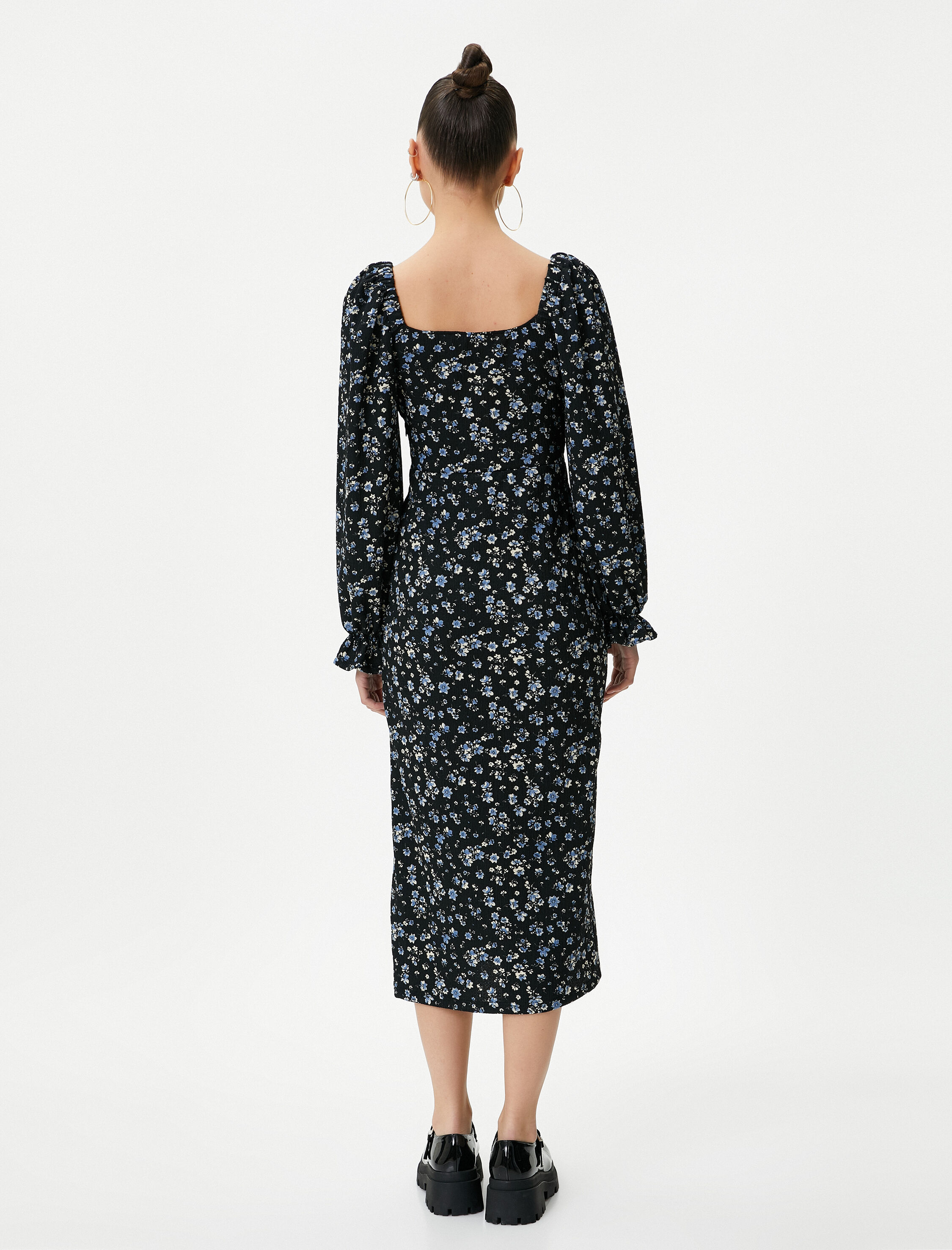   Midi Çiçekli Elbise Yırtmaç Detaylı Uzun Kollu Bağlama Detaylı Kare Yaka Bürümcük