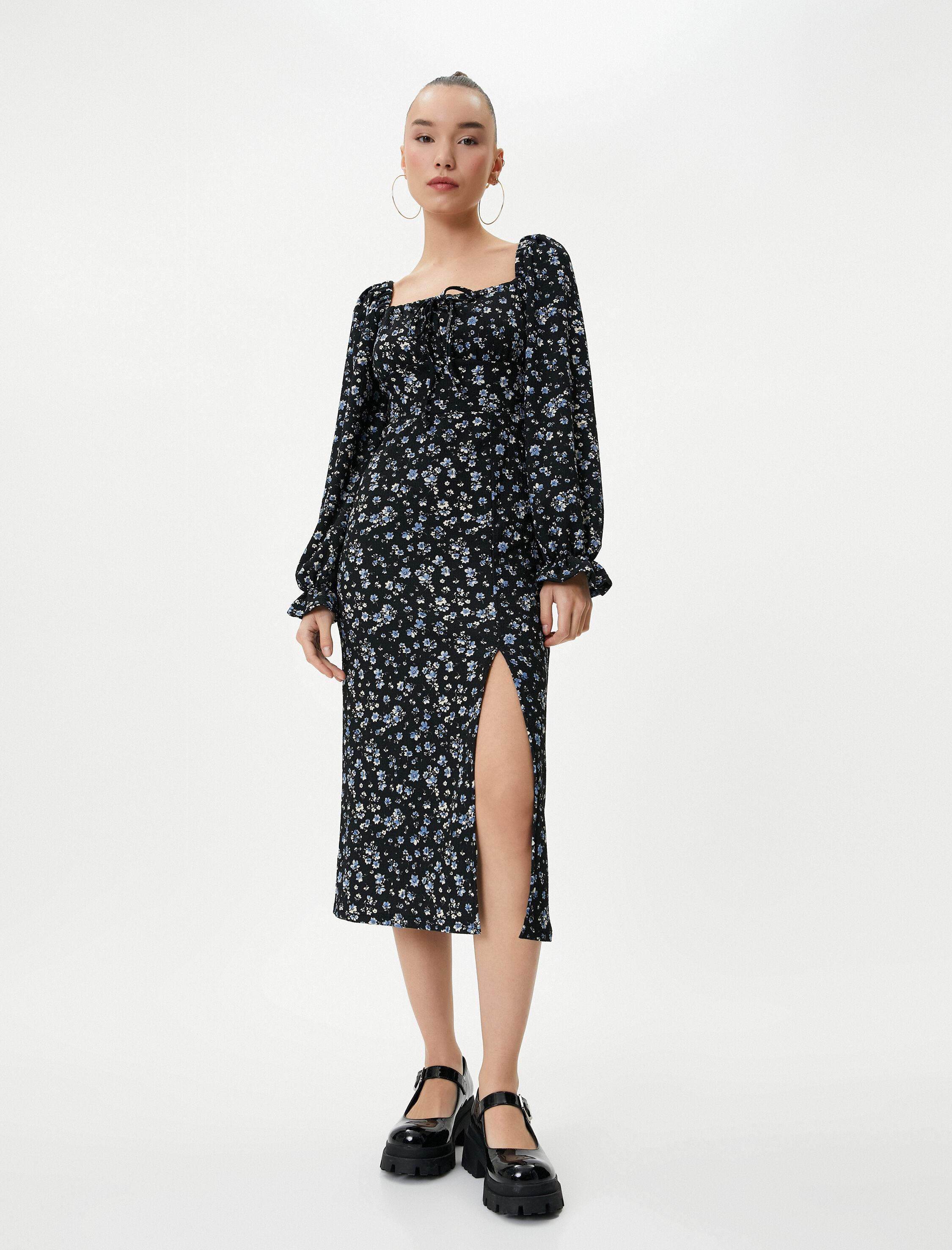   Midi Çiçekli Elbise Yırtmaç Detaylı Uzun Kollu Bağlama Detaylı Kare Yaka Bürümcük