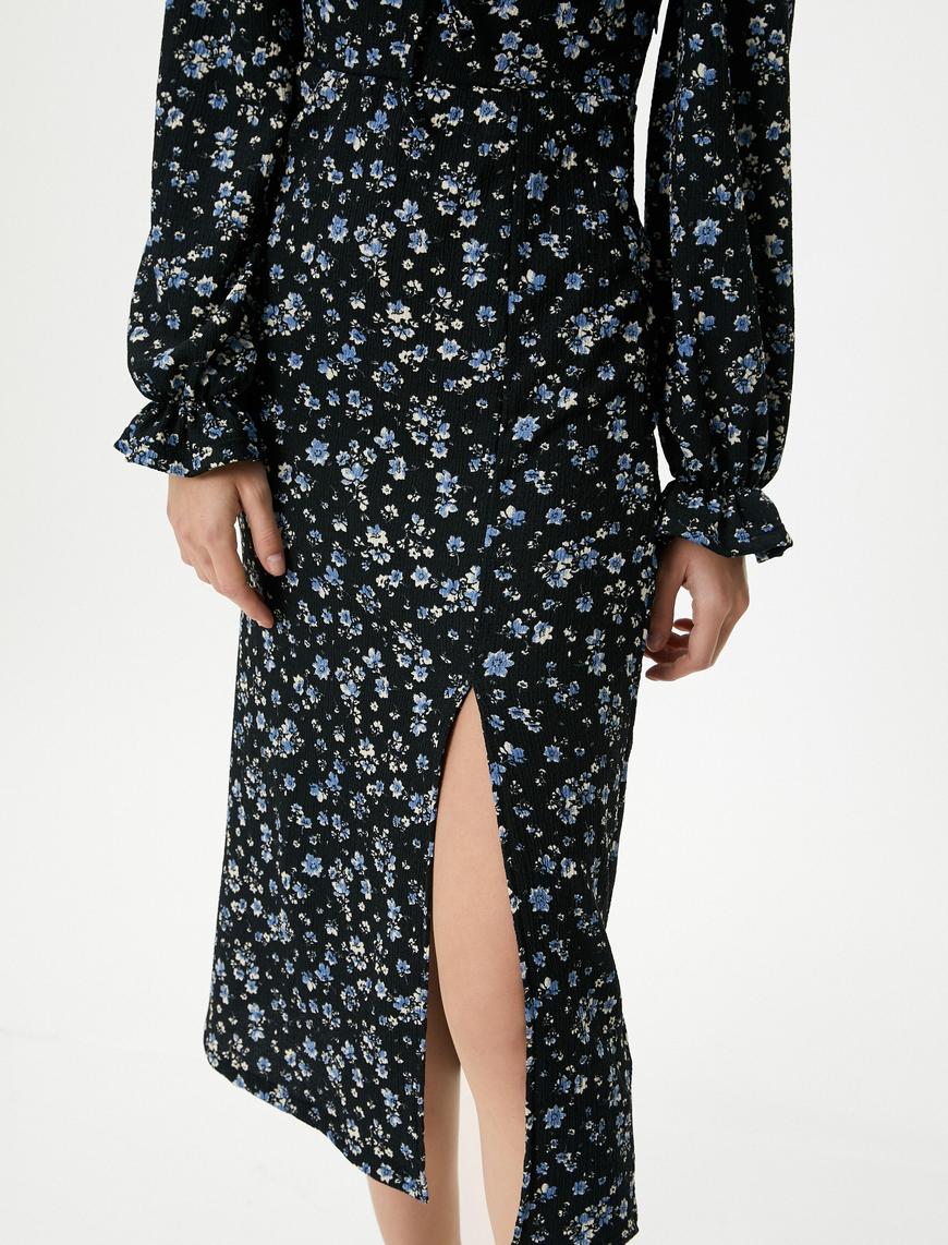   Midi Çiçekli Elbise Yırtmaç Detaylı Uzun Kollu Bağlama Detaylı Kare Yaka