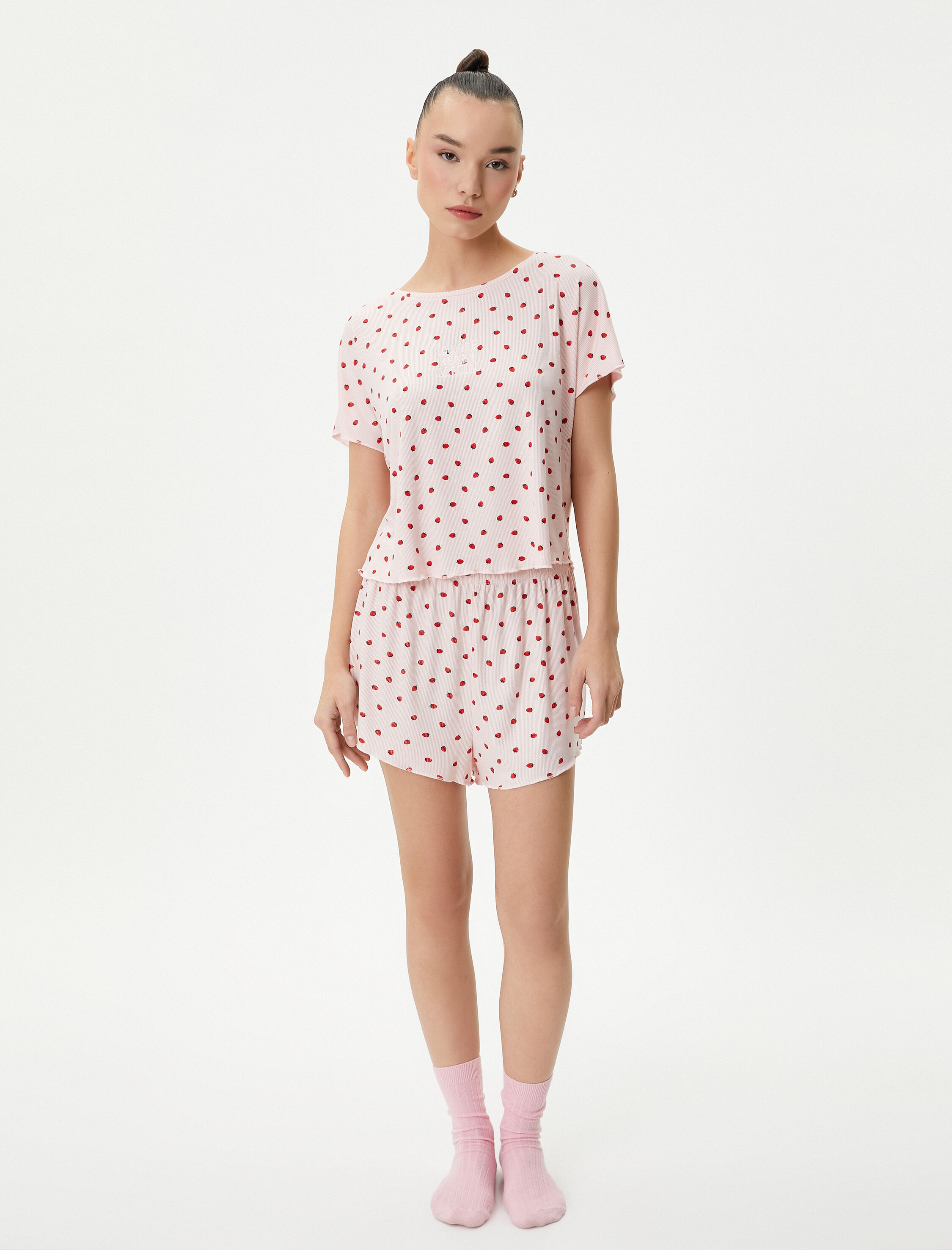   Şortlu Pijama Takımı Çilek Baskılı Kısa Kollu Bisiklet Yaka Viskon