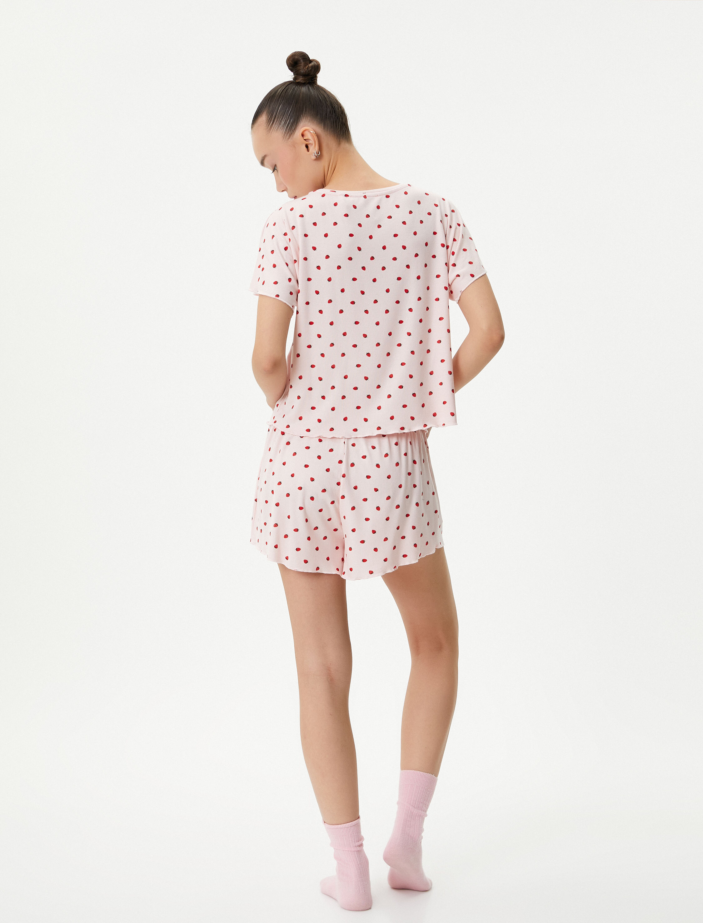   Şortlu Pijama Takımı Çilek Baskılı Kısa Kollu Bisiklet Yaka Viskon