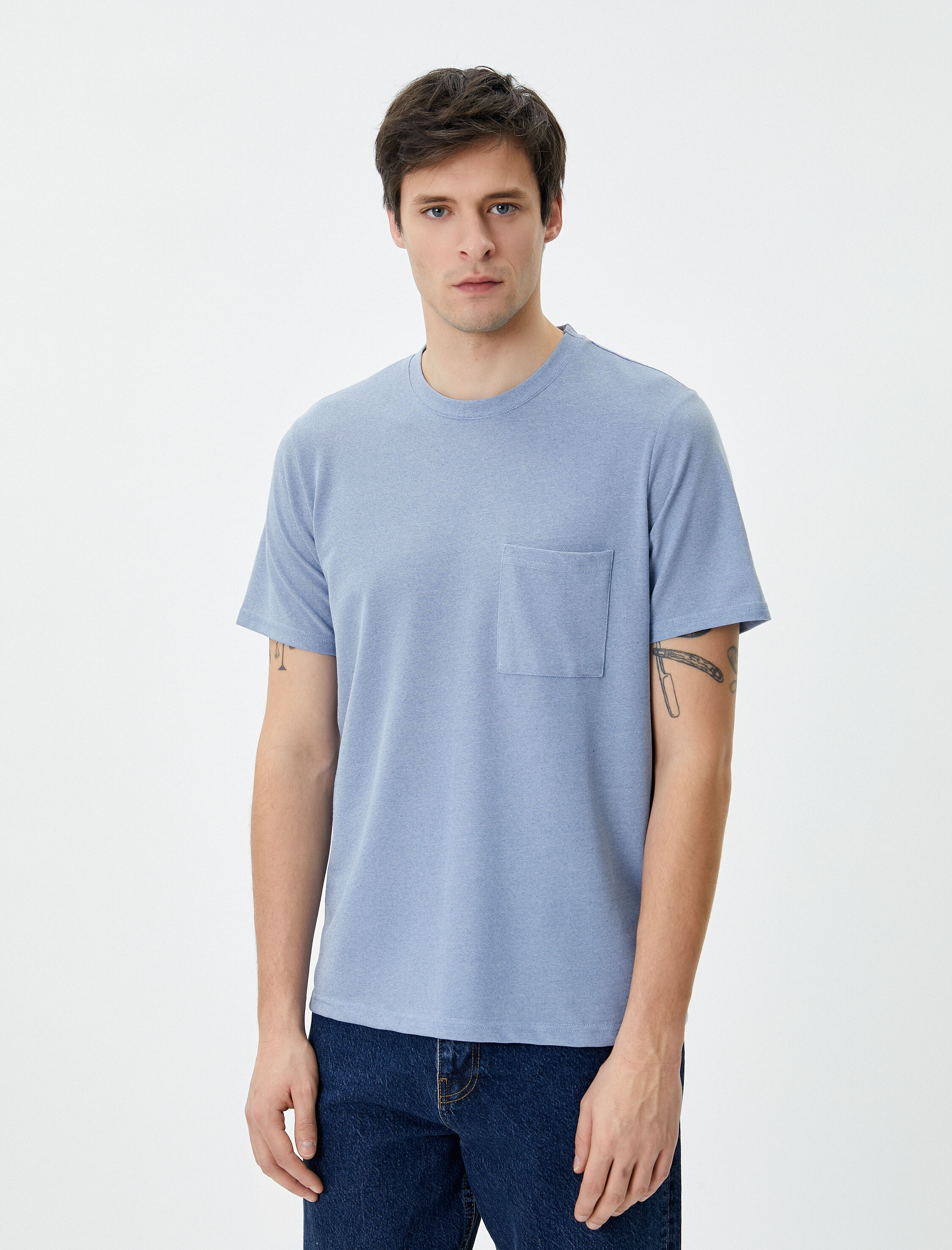   Bisiklet Yaka Tişört Cep Detaylı Kısa Kollu Dokulu