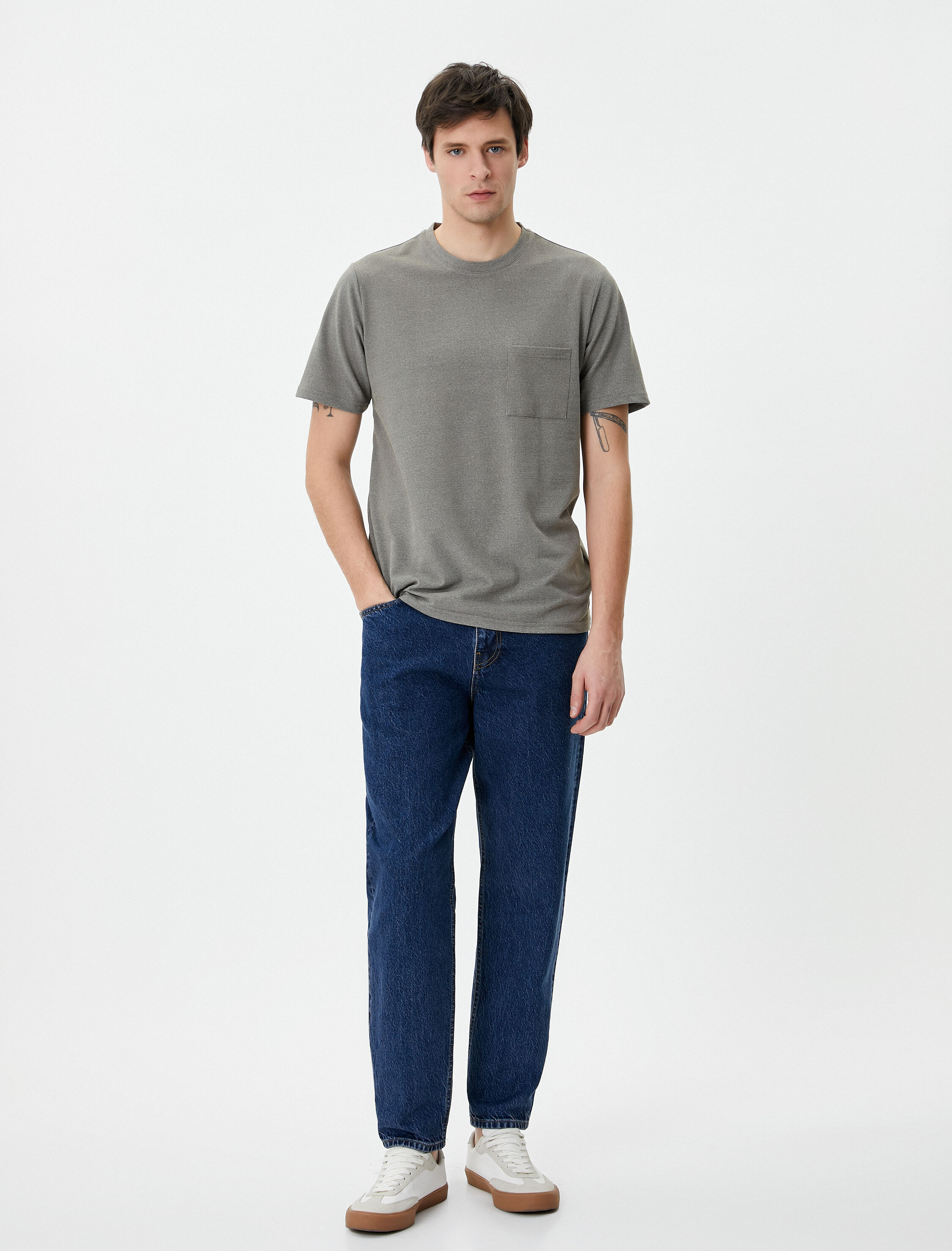   Bisiklet Yaka Tişört Cep Detaylı Kısa Kollu Dokulu