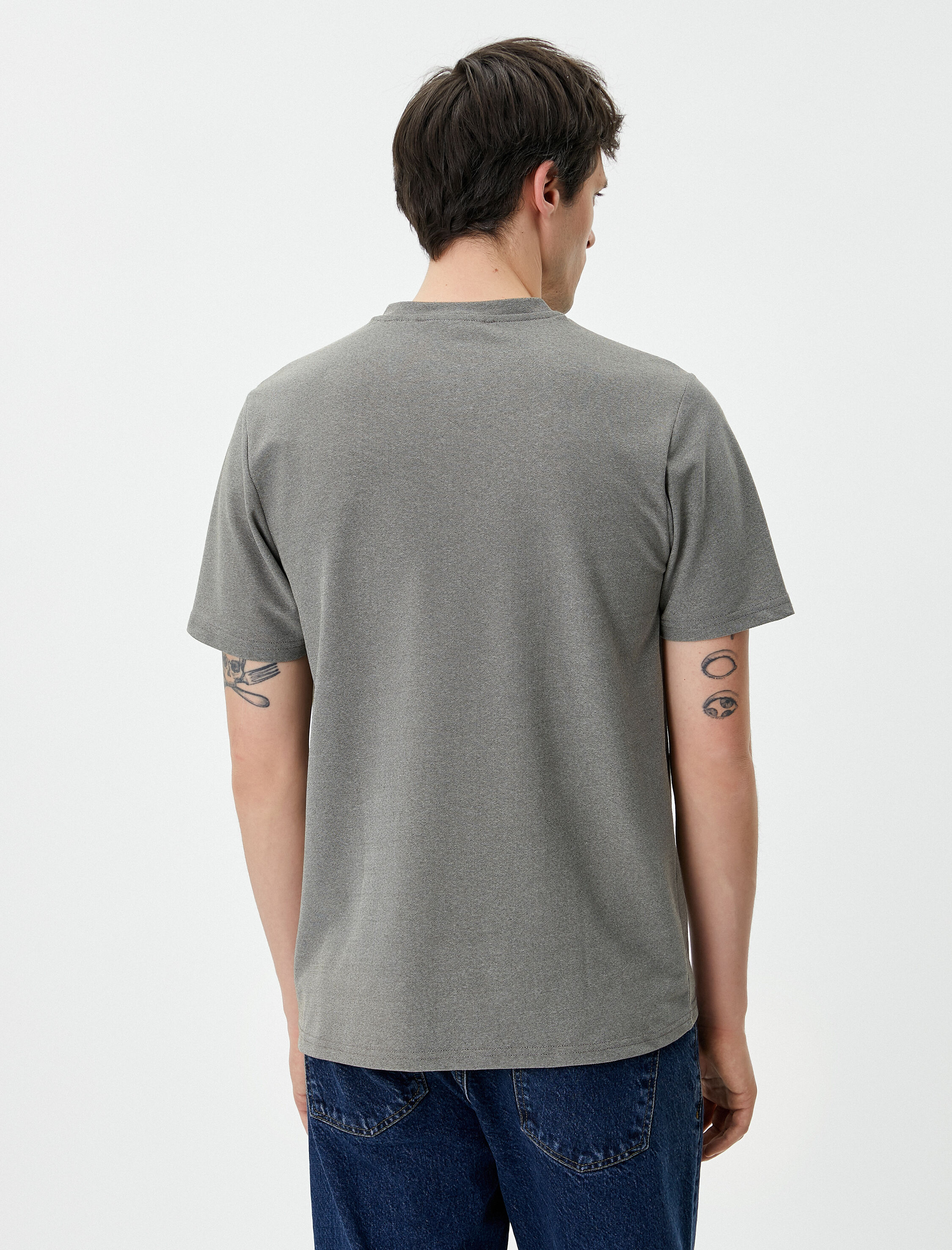   Bisiklet Yaka Tişört Cep Detaylı Kısa Kollu Dokulu