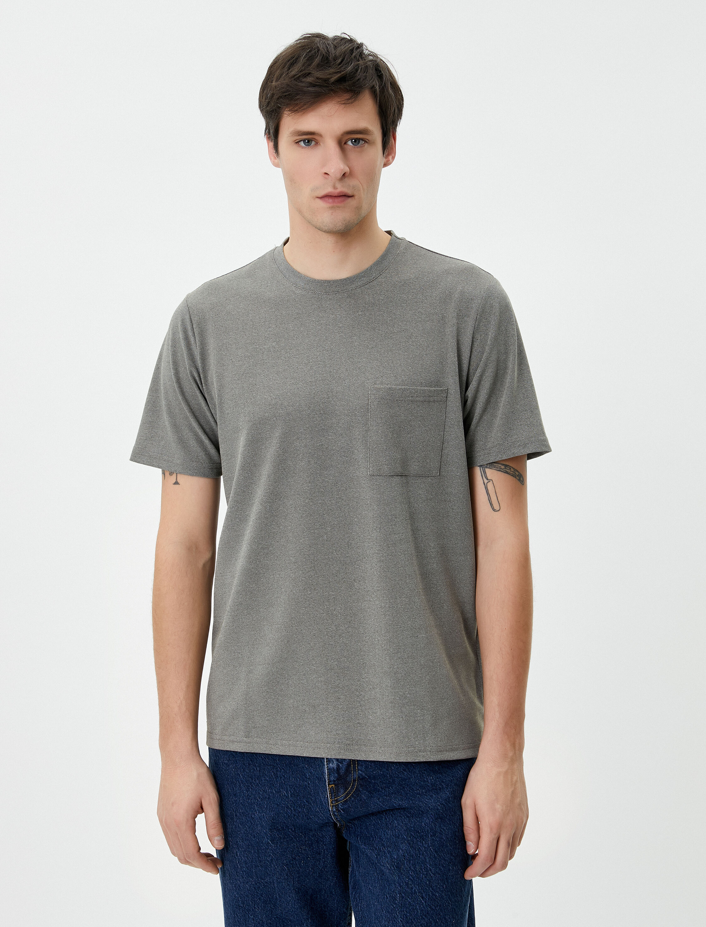   Bisiklet Yaka Tişört Cep Detaylı Kısa Kollu Dokulu