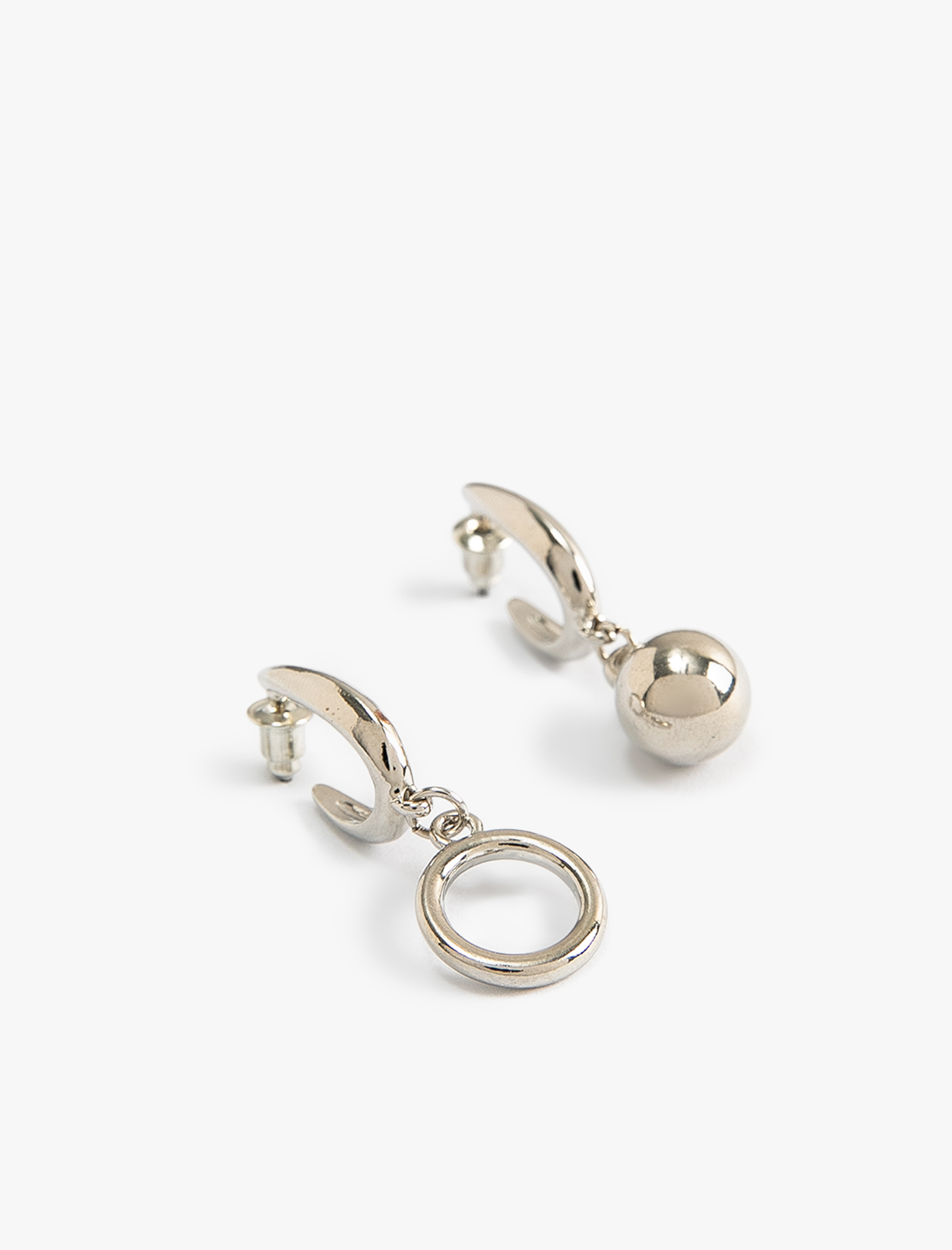  Kadın Geometrik Charm Detaylı Küpe Sallantılı