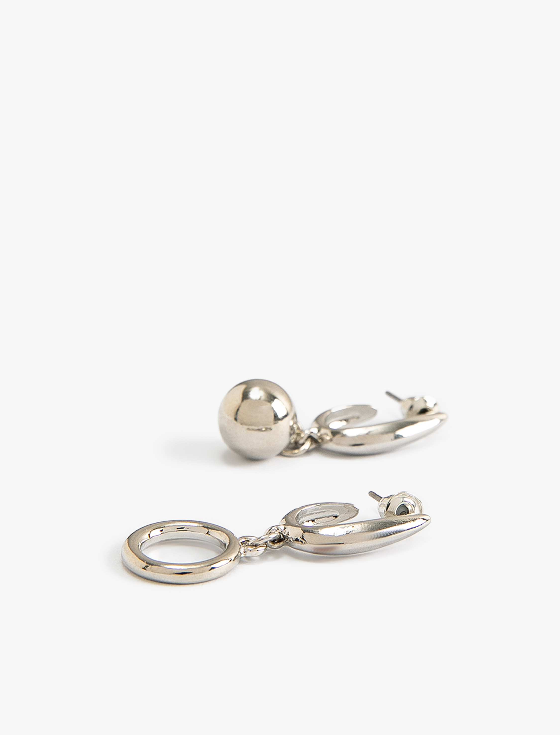  Kadın Geometrik Charm Detaylı Küpe Sallantılı