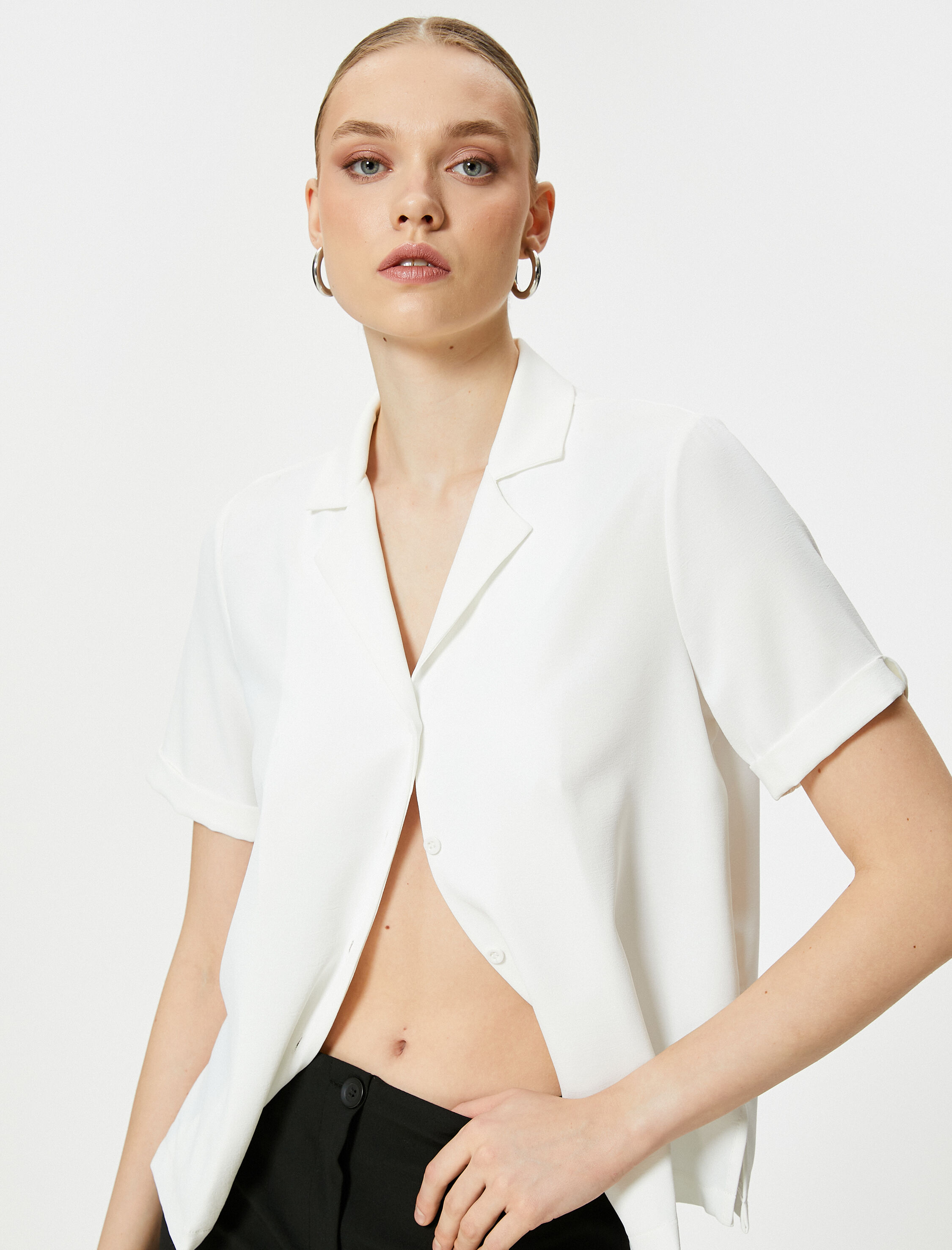   Kısa Kollu Gömlek Dokulu Düğmeli Klasik Yaka