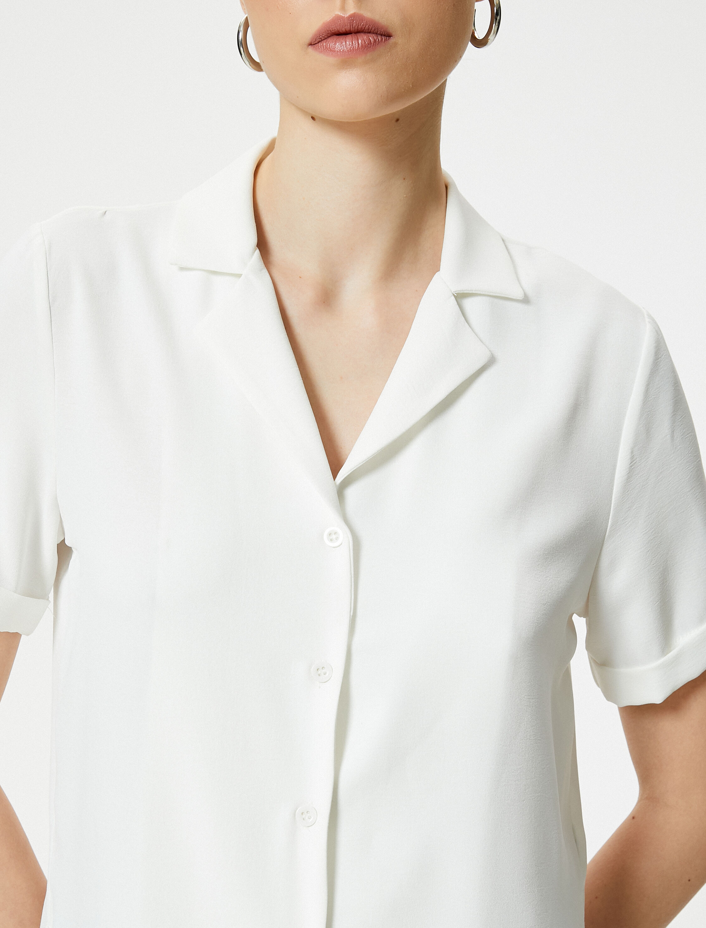   Kısa Kollu Gömlek Dokulu Düğmeli Klasik Yaka