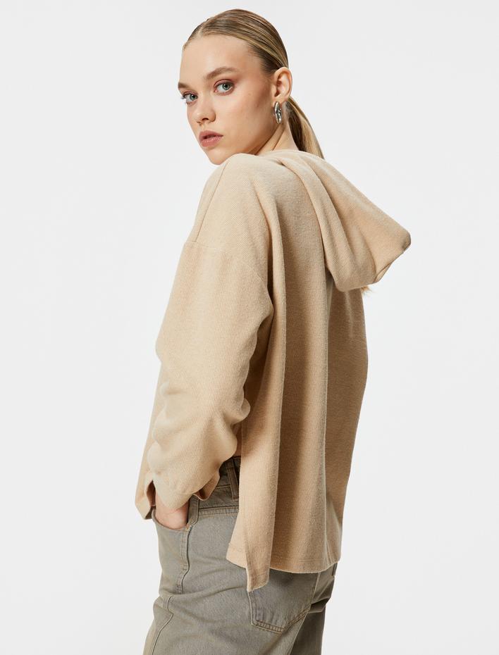  Kapşonlu Sweatshirt Yanları Yırtmaçlı Standart Kesim