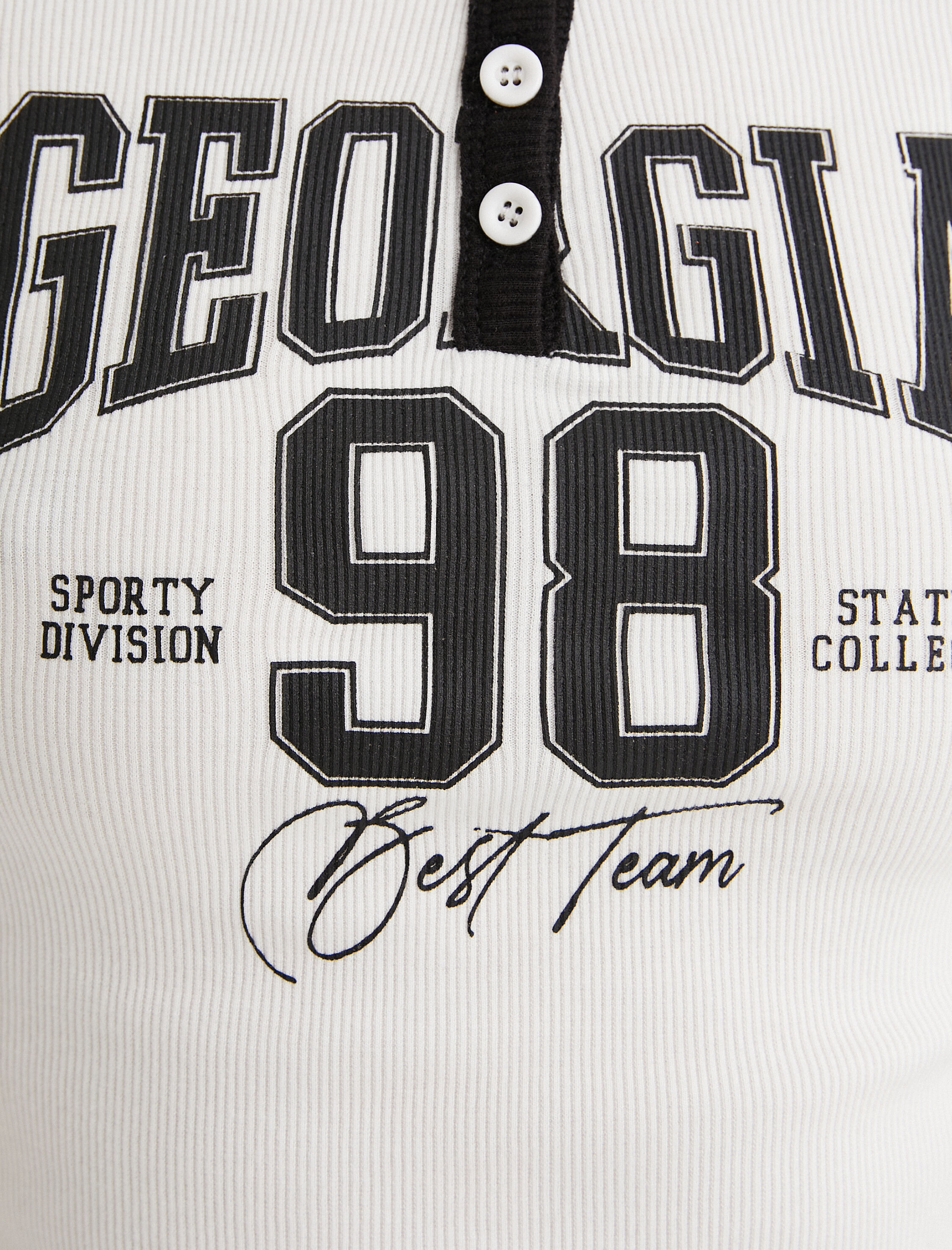   Crop Tişört Baskılı V Yaka Düğmeli Kısa Kollu Biyeli Pamuklu