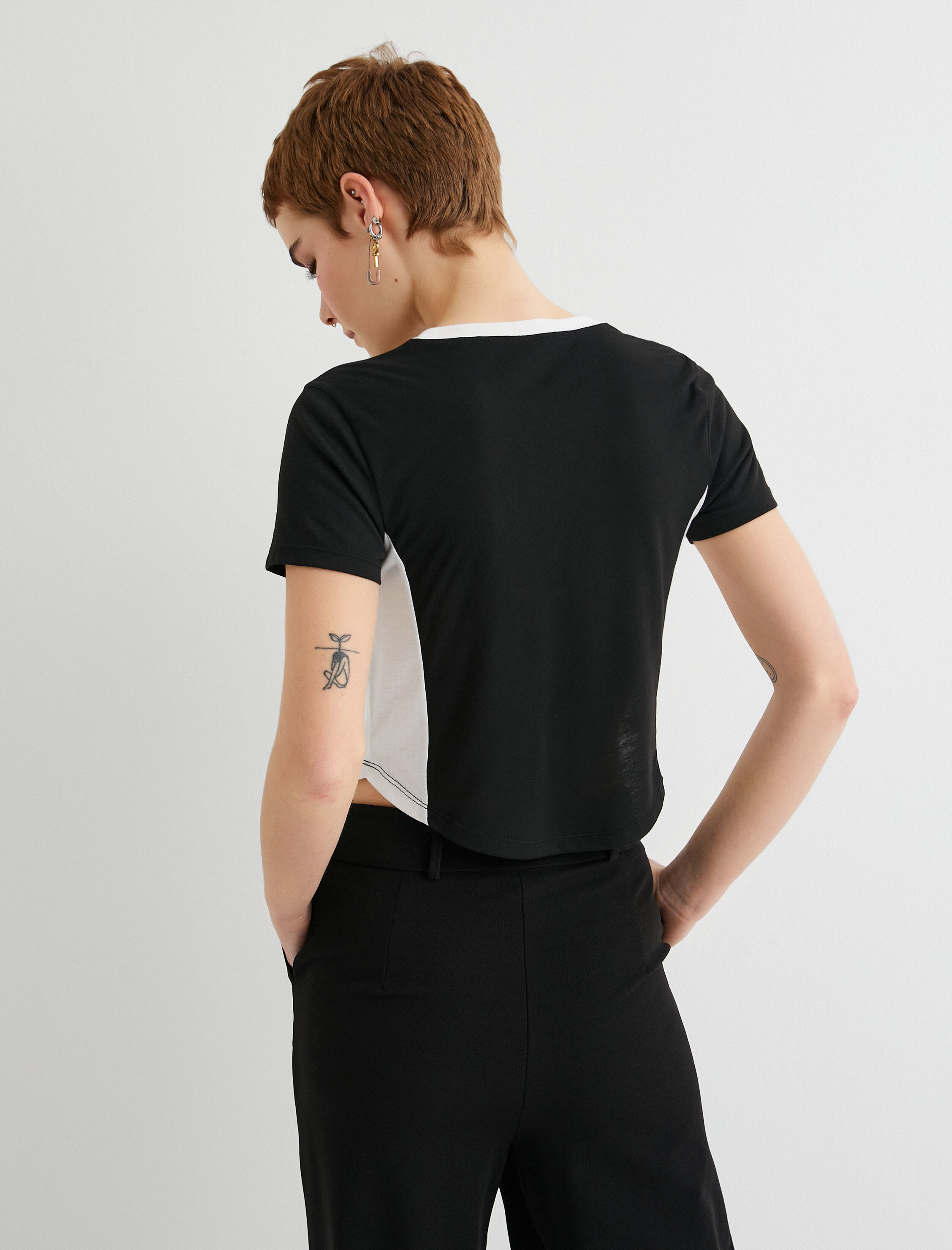   Crop Tişört Renk Bloklu Kısa Kollu Bisiklet Yaka