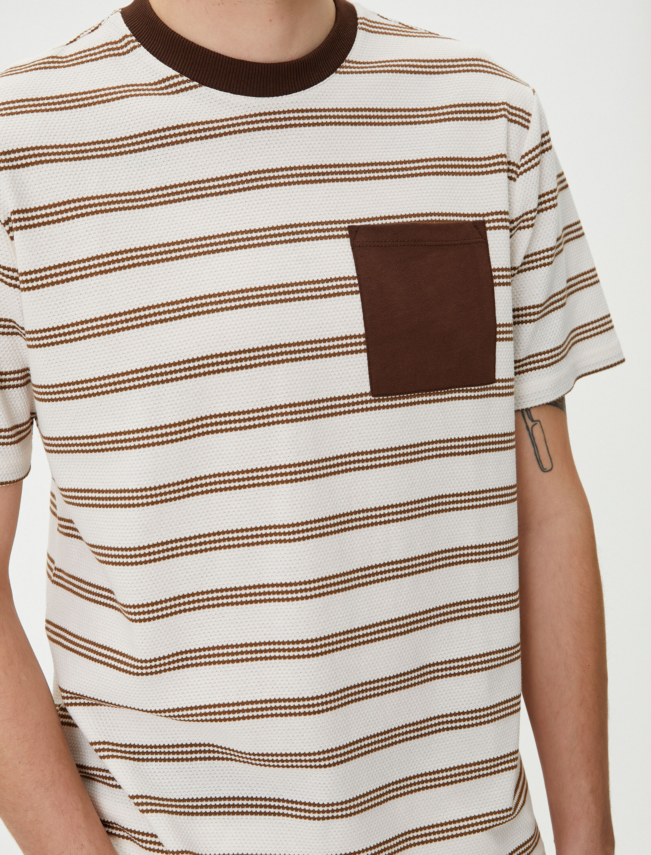   Cep Detaylı Tişört Bisiklet Yaka Kısa Kollu