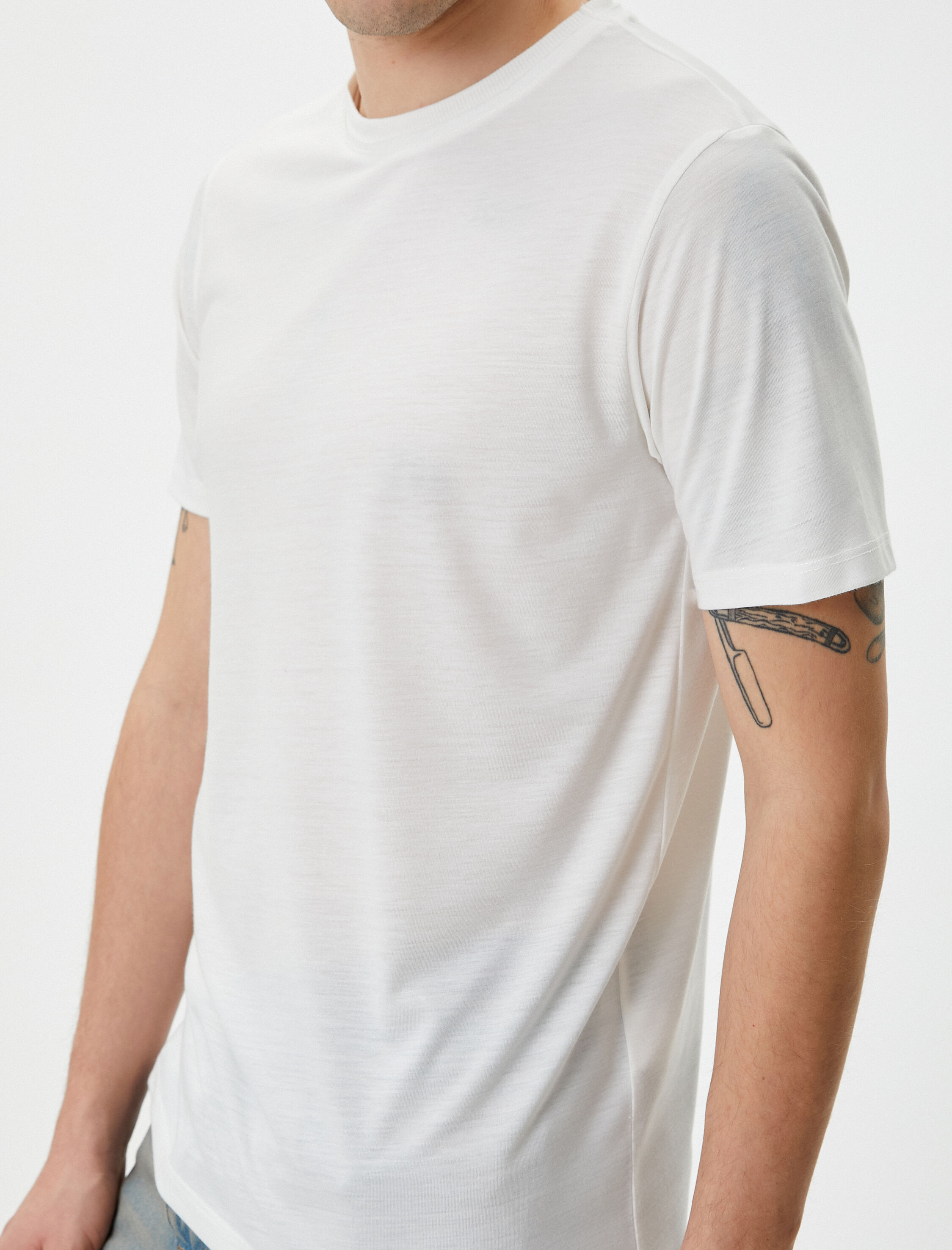   Basic Tişört Kısa Kollu Bisiklet Yaka Slim Fit