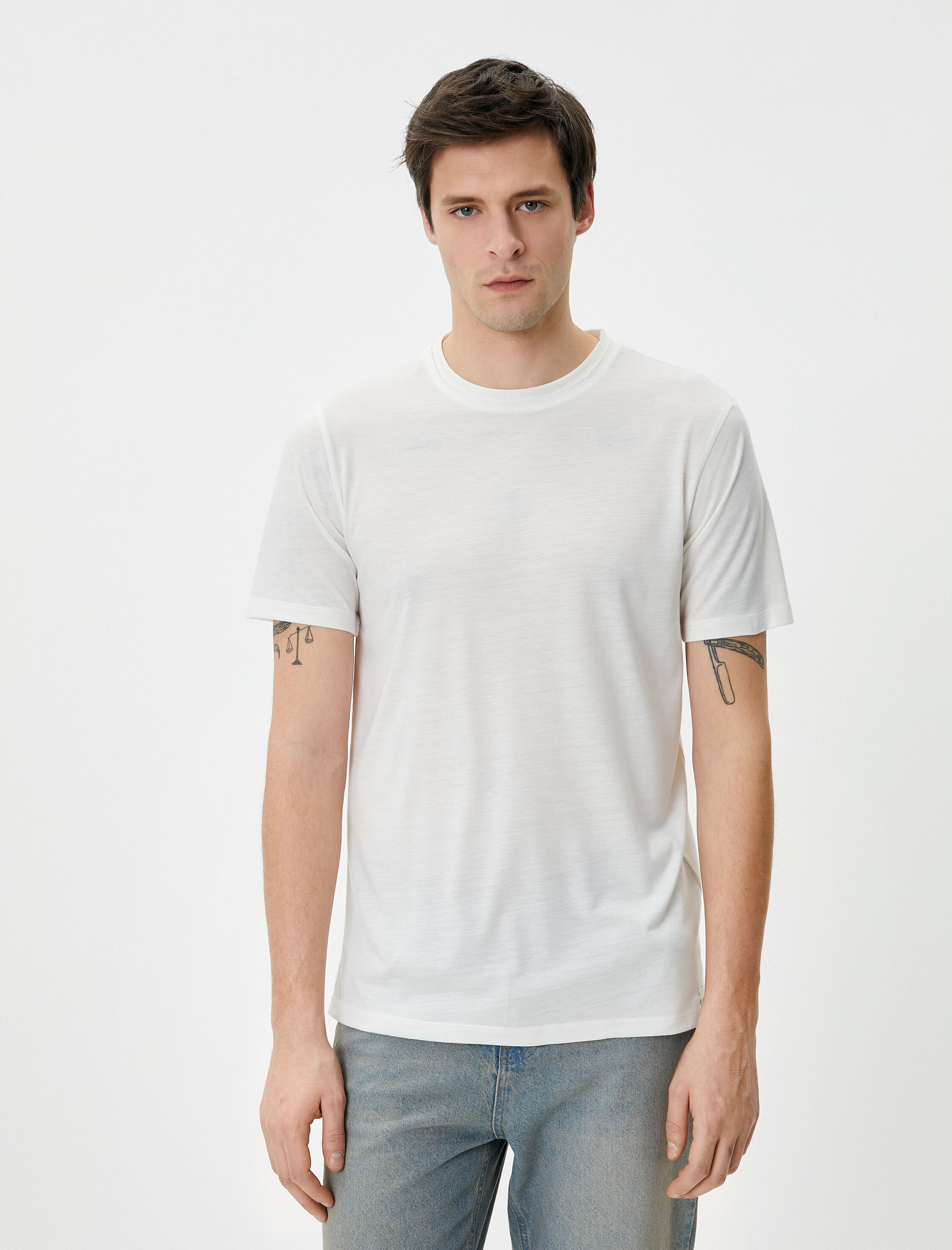   Basic Tişört Kısa Kollu Bisiklet Yaka Slim Fit