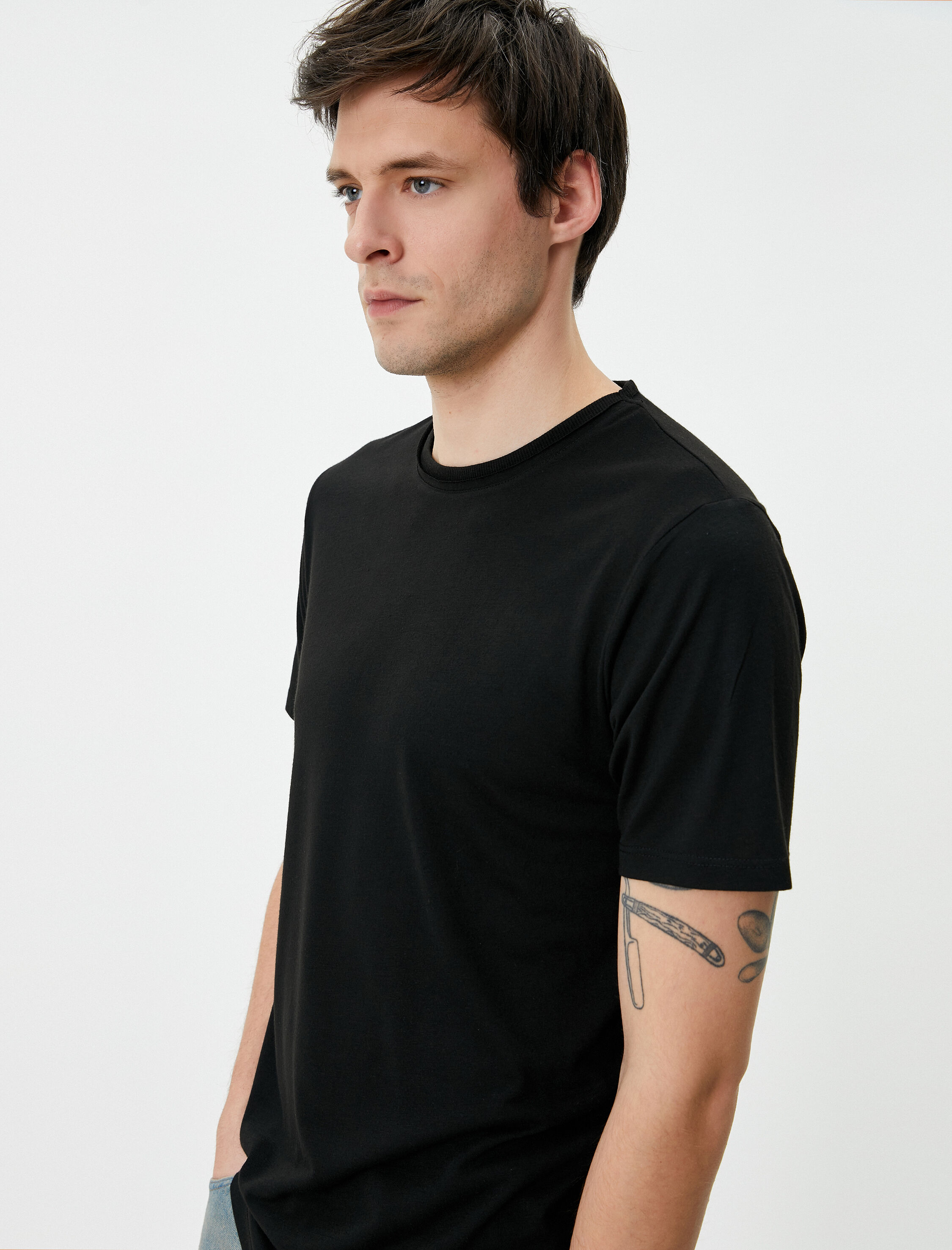   Basic Tişört Kısa Kollu Bisiklet Yaka Slim Fit