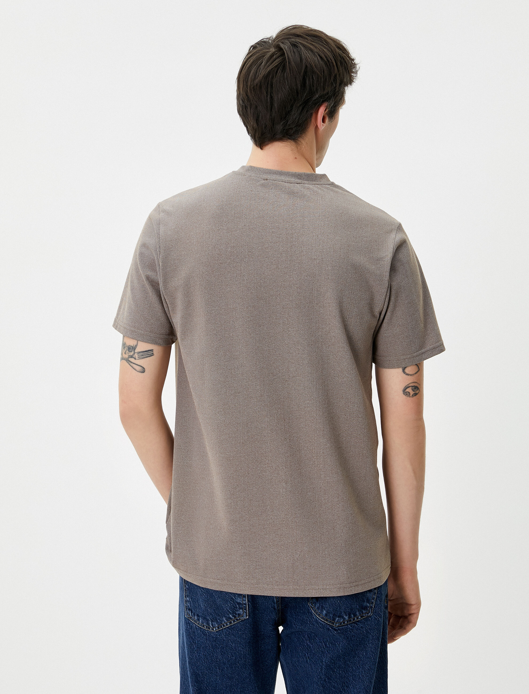   Bisiklet Yaka Tişört Cep Detaylı Kısa Kollu Dokulu