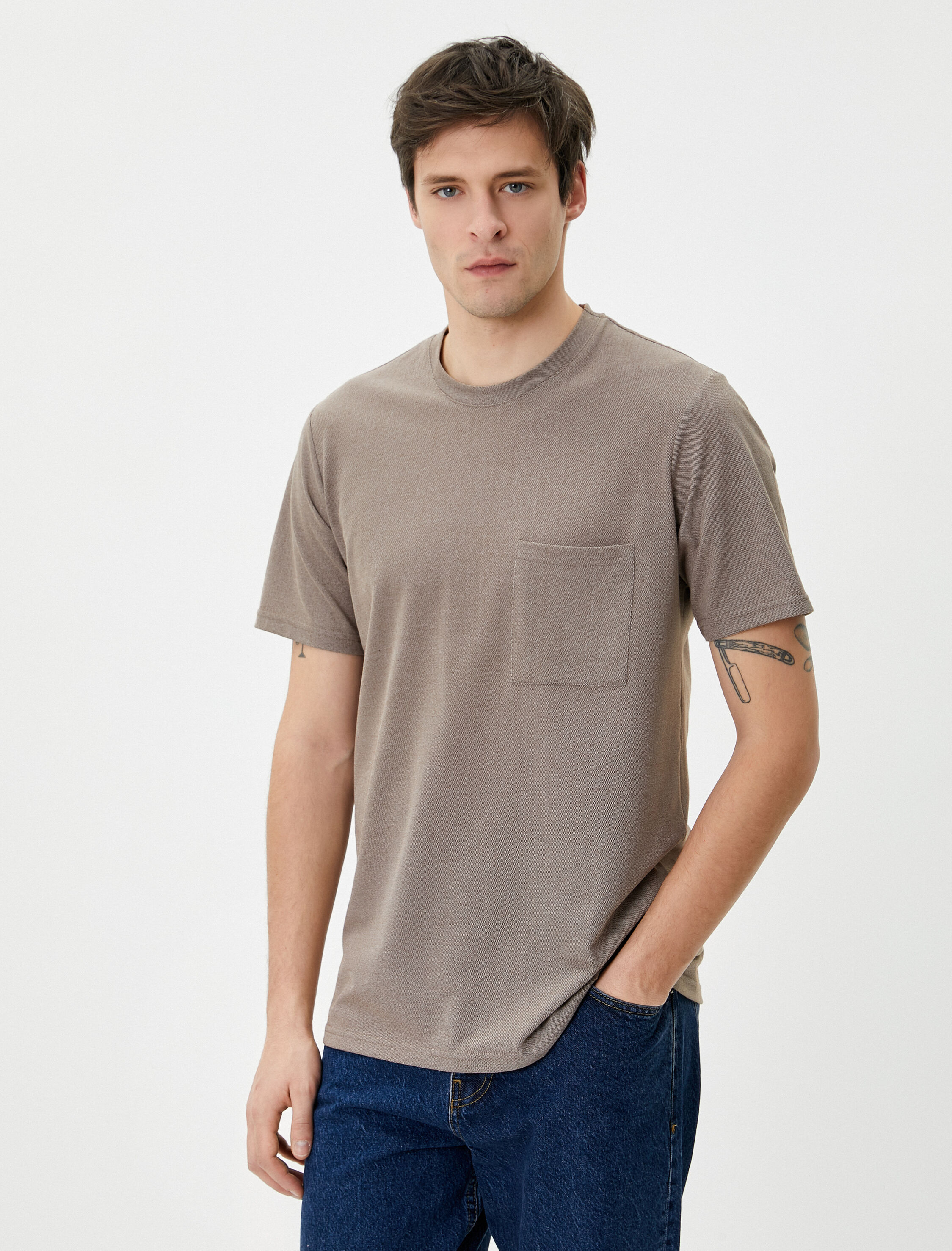   Bisiklet Yaka Tişört Cep Detaylı Kısa Kollu Dokulu