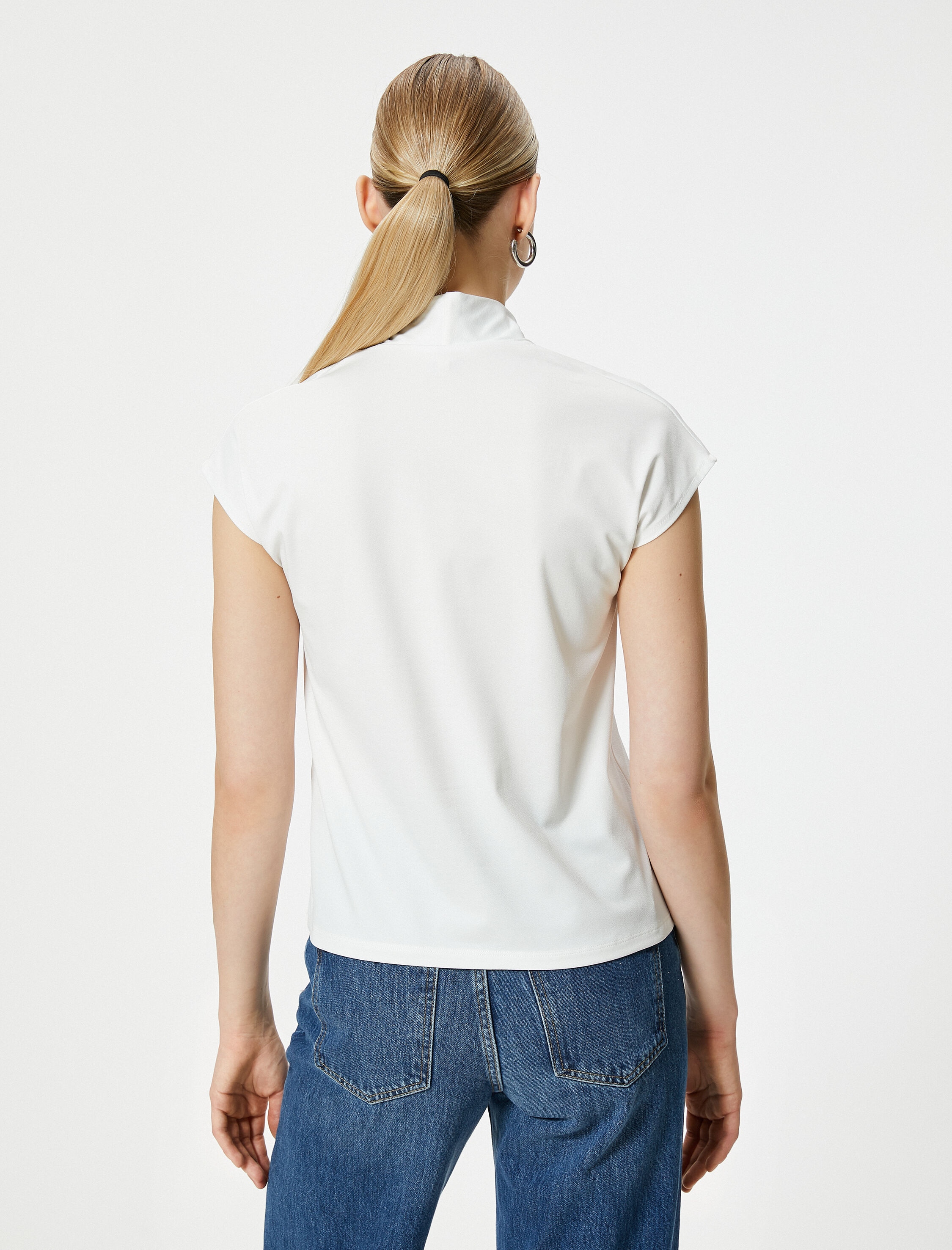   Kısa Kollu Bluz Dik V Yaka Standart Kesim