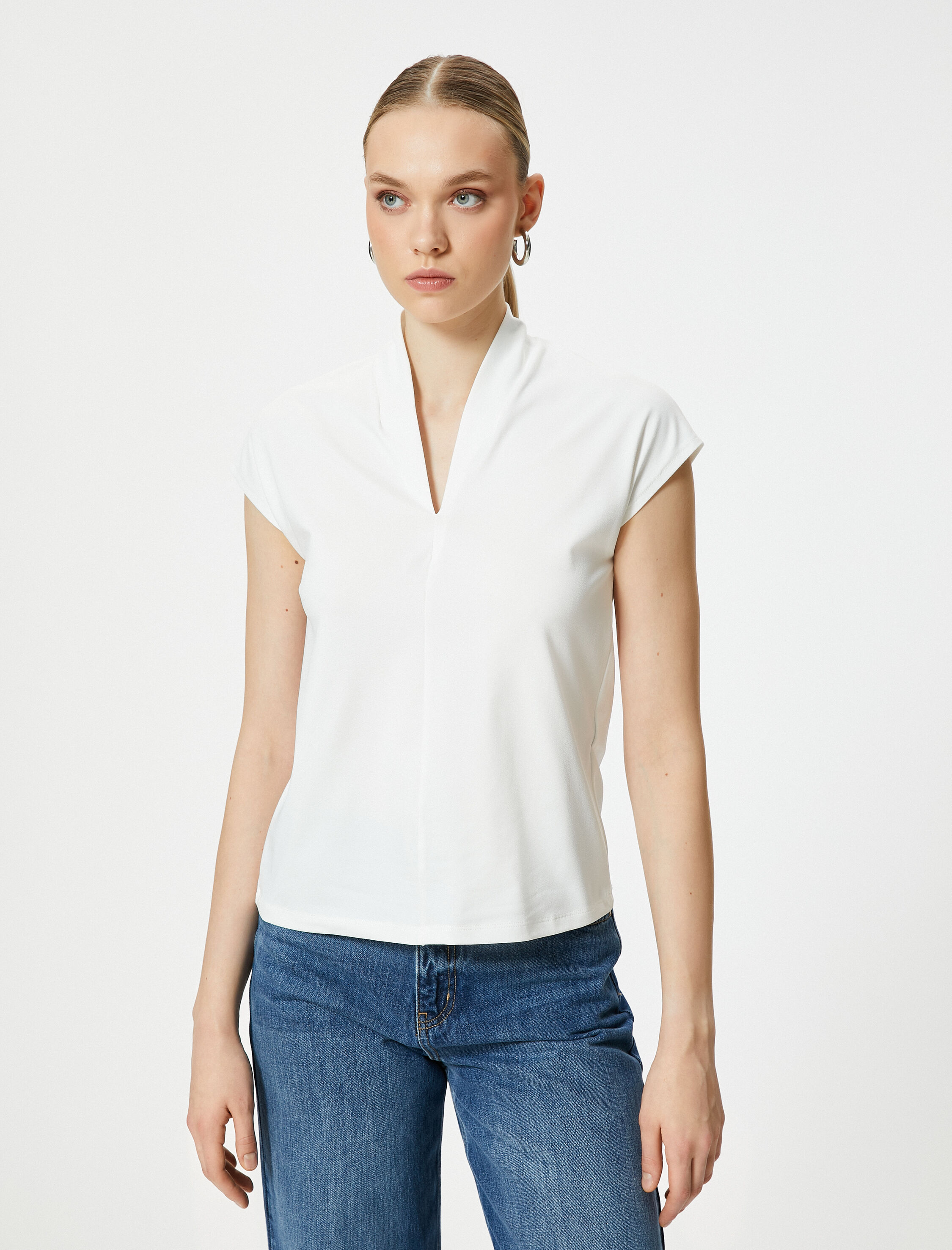   Kısa Kollu Bluz Dik V Yaka Standart Kesim