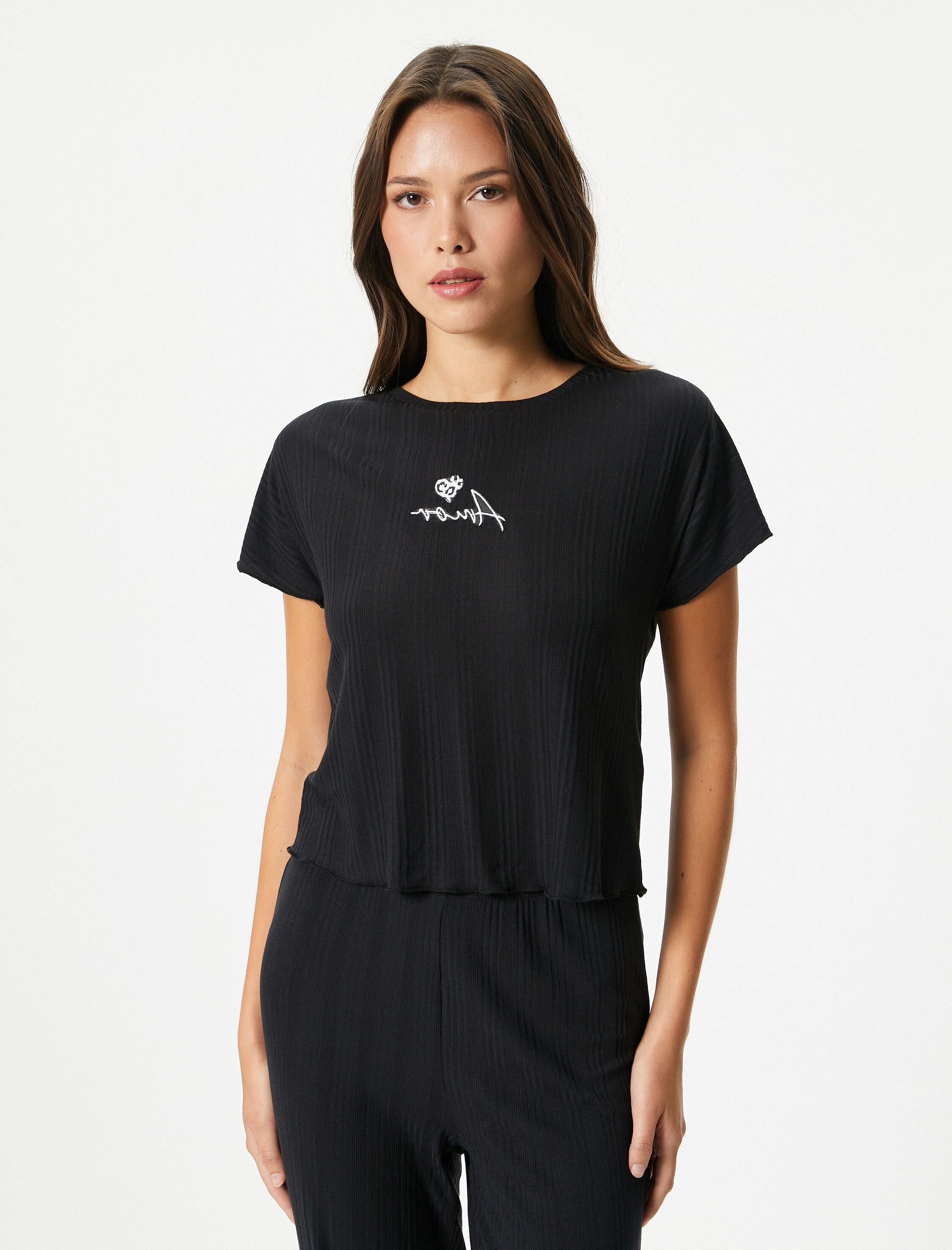 Pijama Üstü Kısa Kollu Bisiklet Yaka Nakışlı