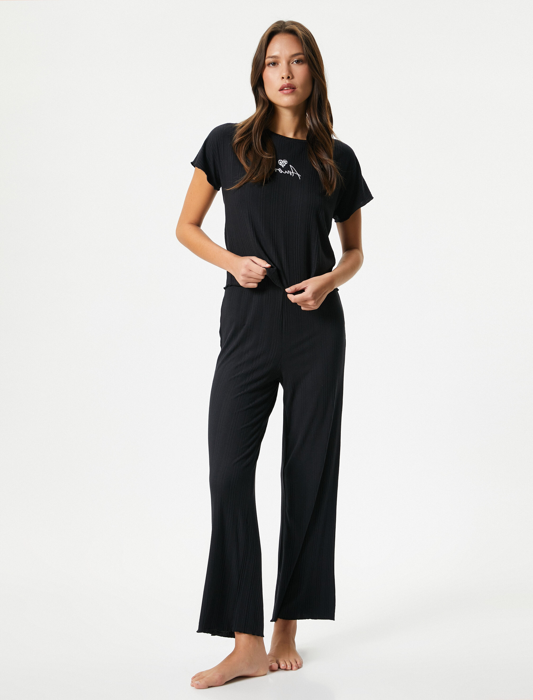 Pijama Üstü Kısa Kollu Bisiklet Yaka Nakışlı