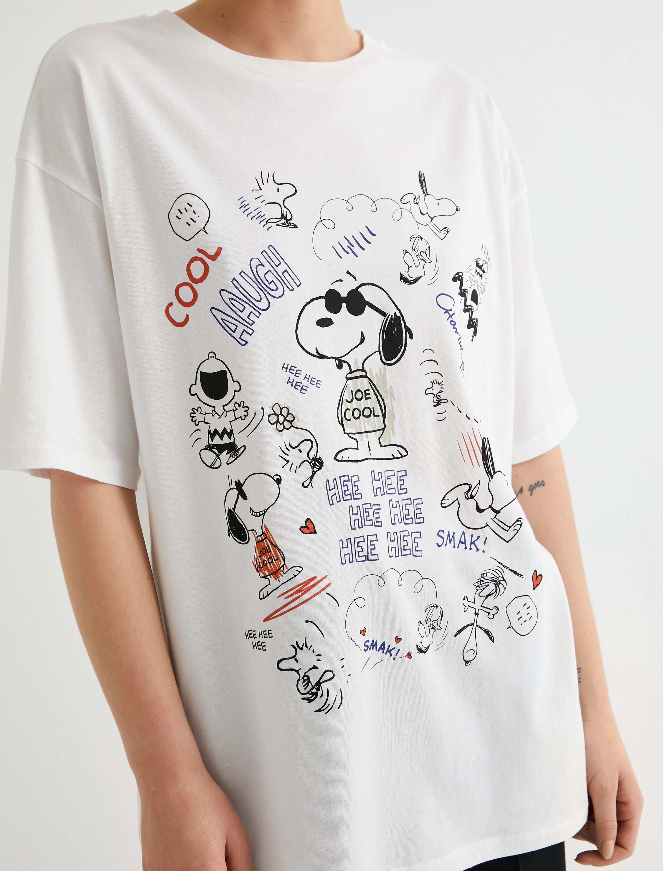   Snoopy Tişört Arkası Baskılı Kısa Kollu Bisiklet Yaka Pamuklu Lisanslı