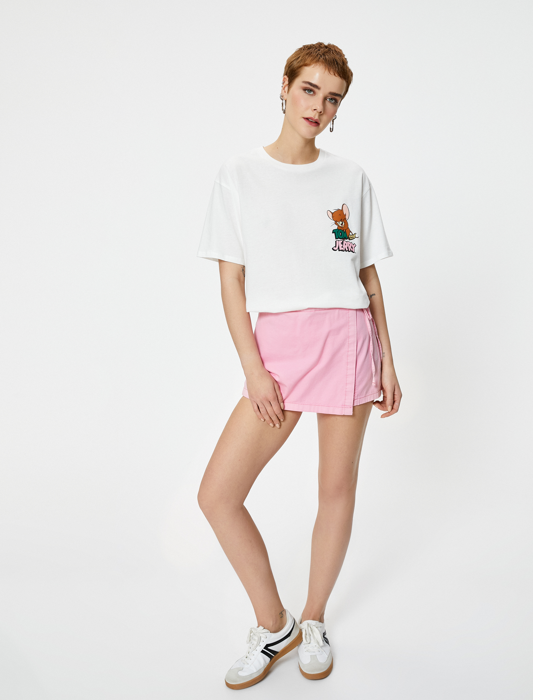   Tom ve Jerry Tişört Lisanslı Arkası Baskılı Kısa Kollu Bisiklet Yaka Pamuklu