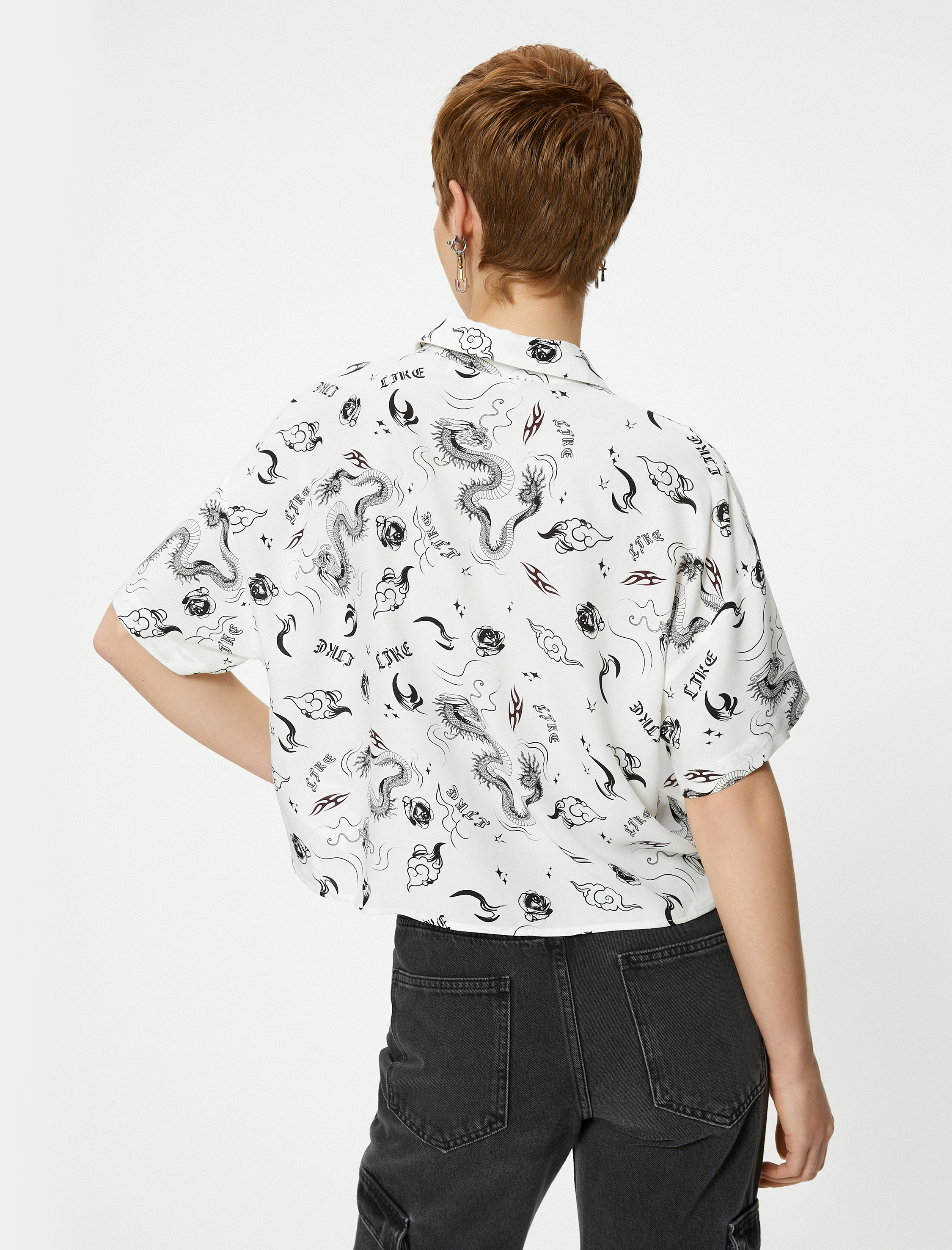   Rahat Kalıp Crop Gömlek Ejderha Baskılı Viskoz Kumaş Kısa Kollu