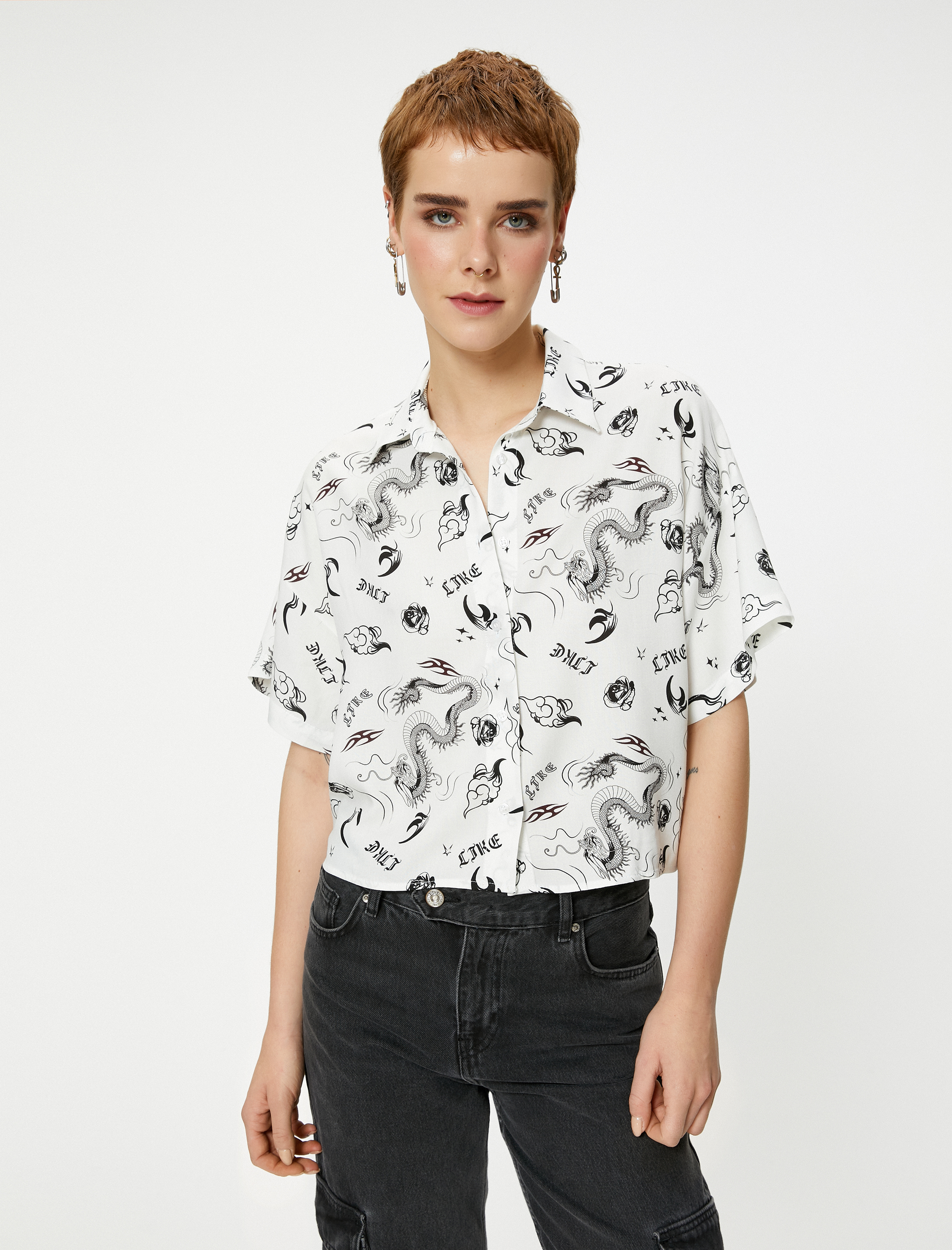   Rahat Kalıp Crop Gömlek Ejderha Baskılı Viskoz Kumaş Kısa Kollu